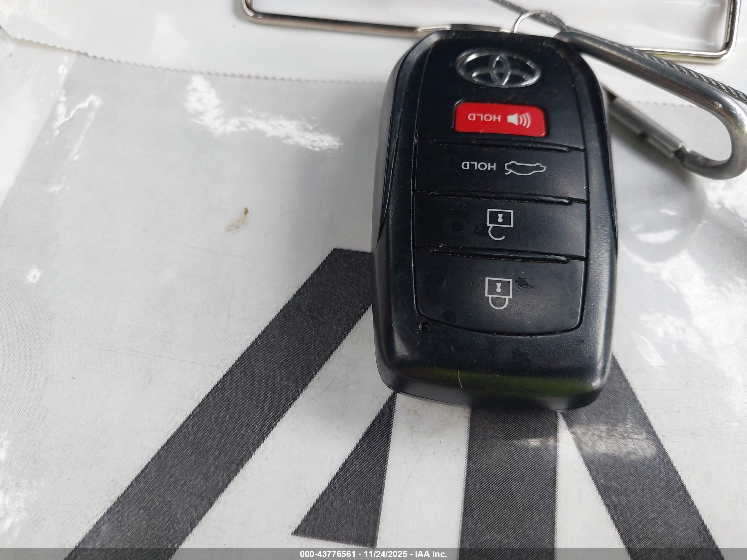 TOYOTA CAMRY image 11