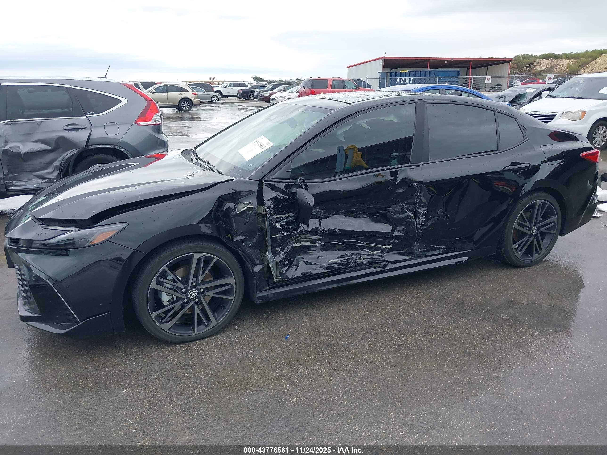 TOYOTA CAMRY image 6