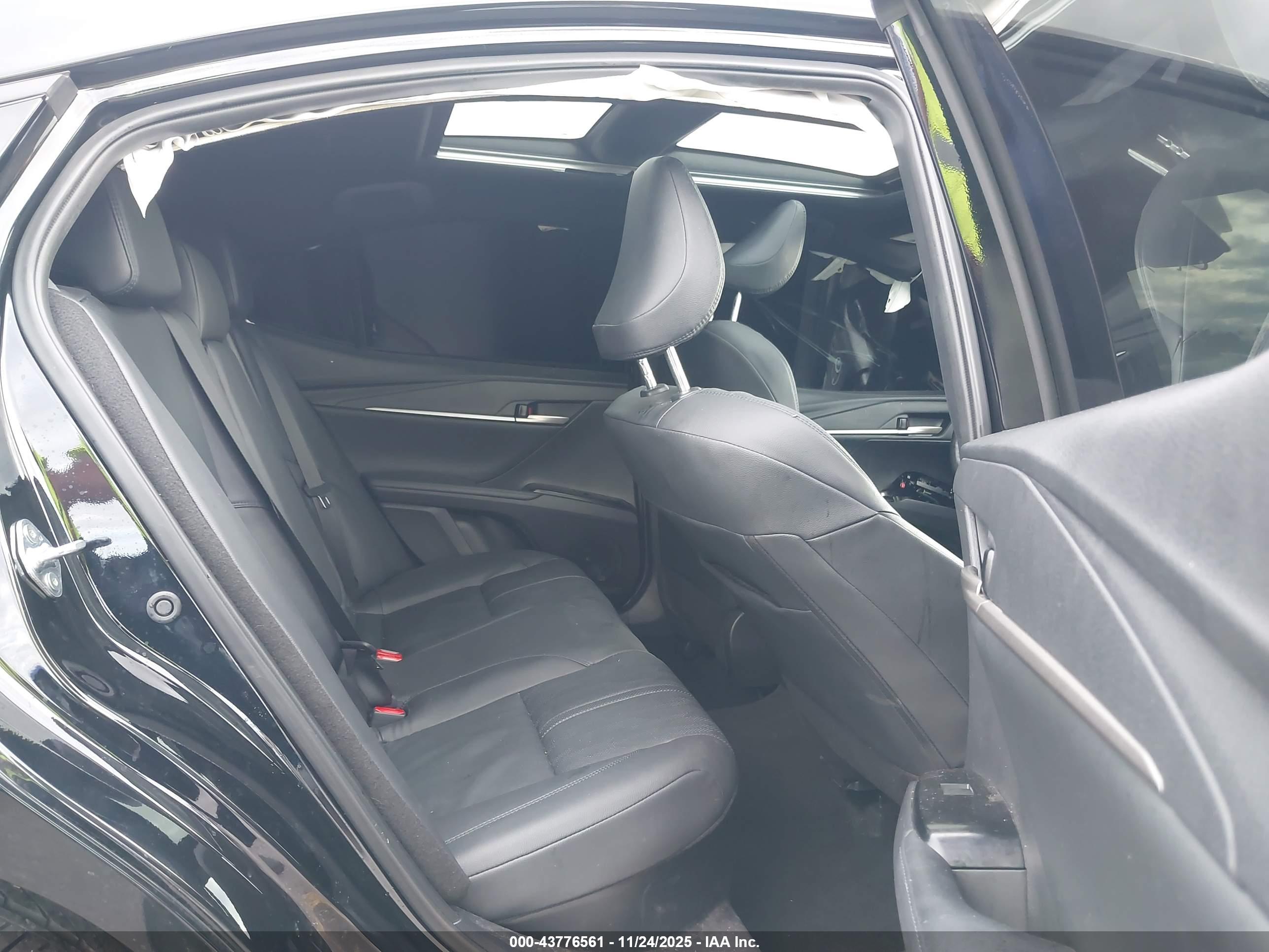 TOYOTA CAMRY image 8