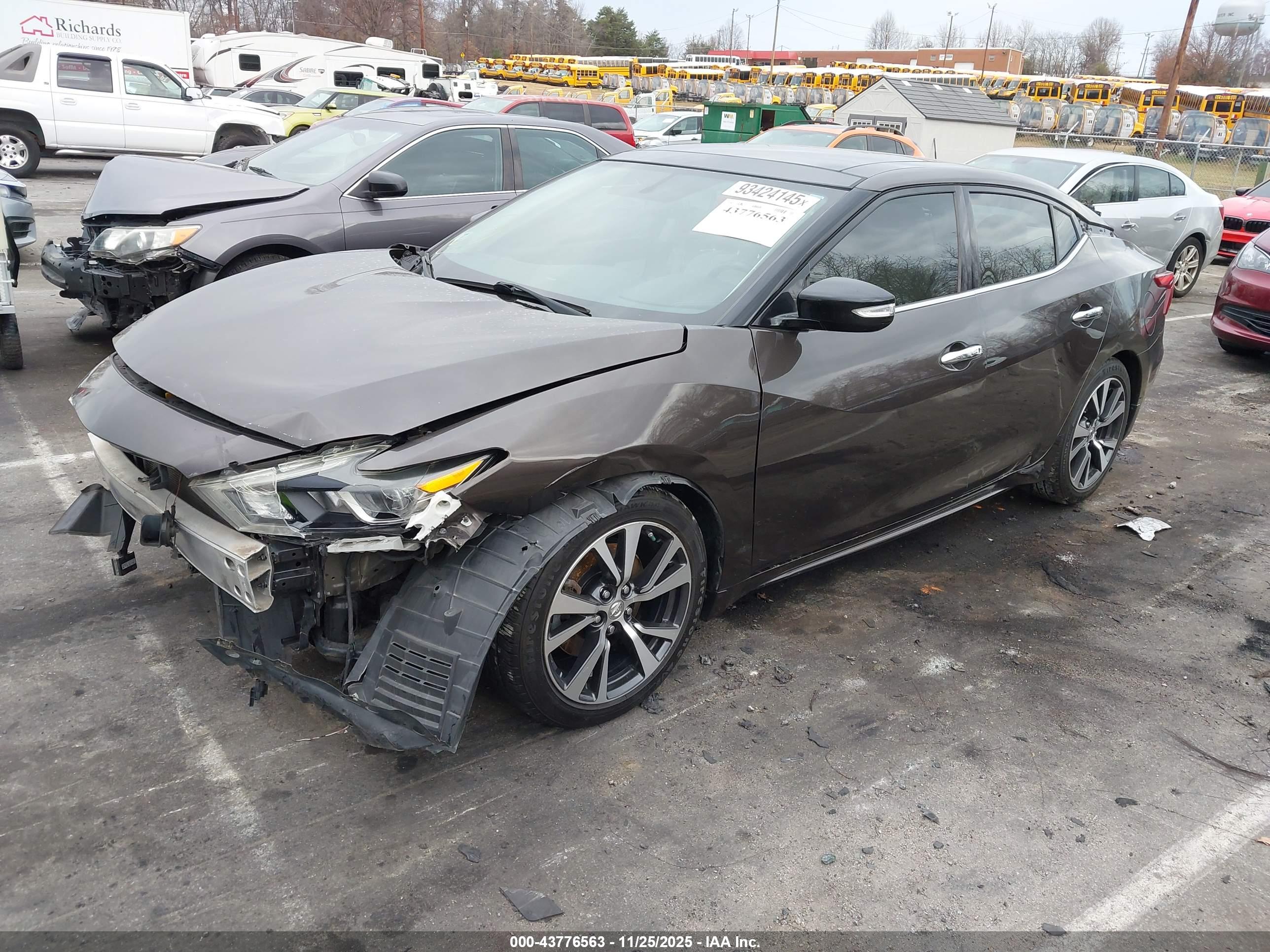 NISSAN MAXIMA image 2