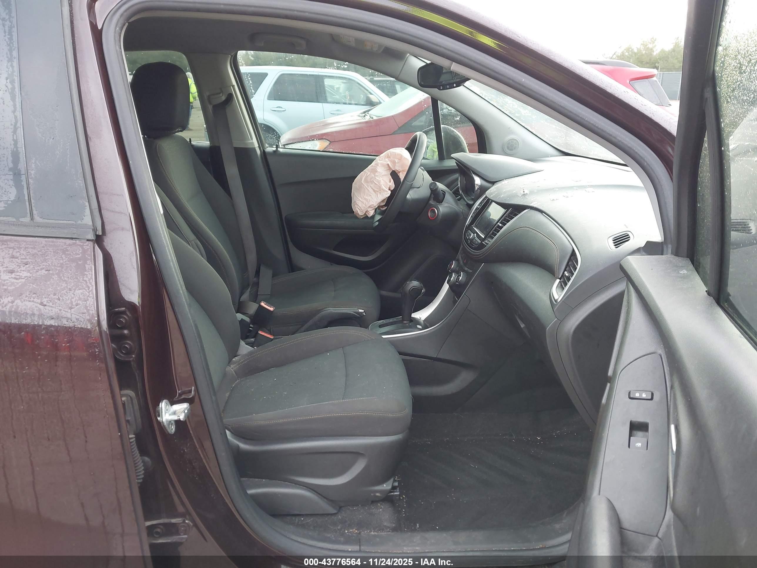 CHEVROLET TRAX image 5