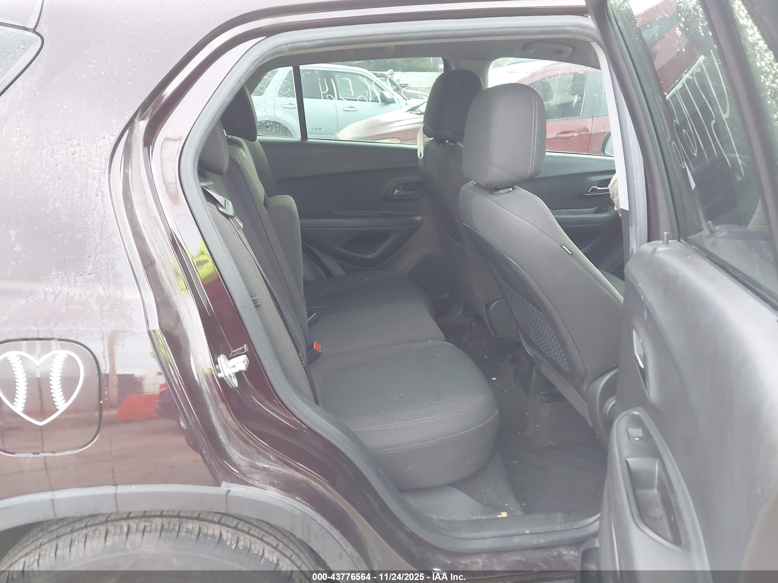 CHEVROLET TRAX image 8