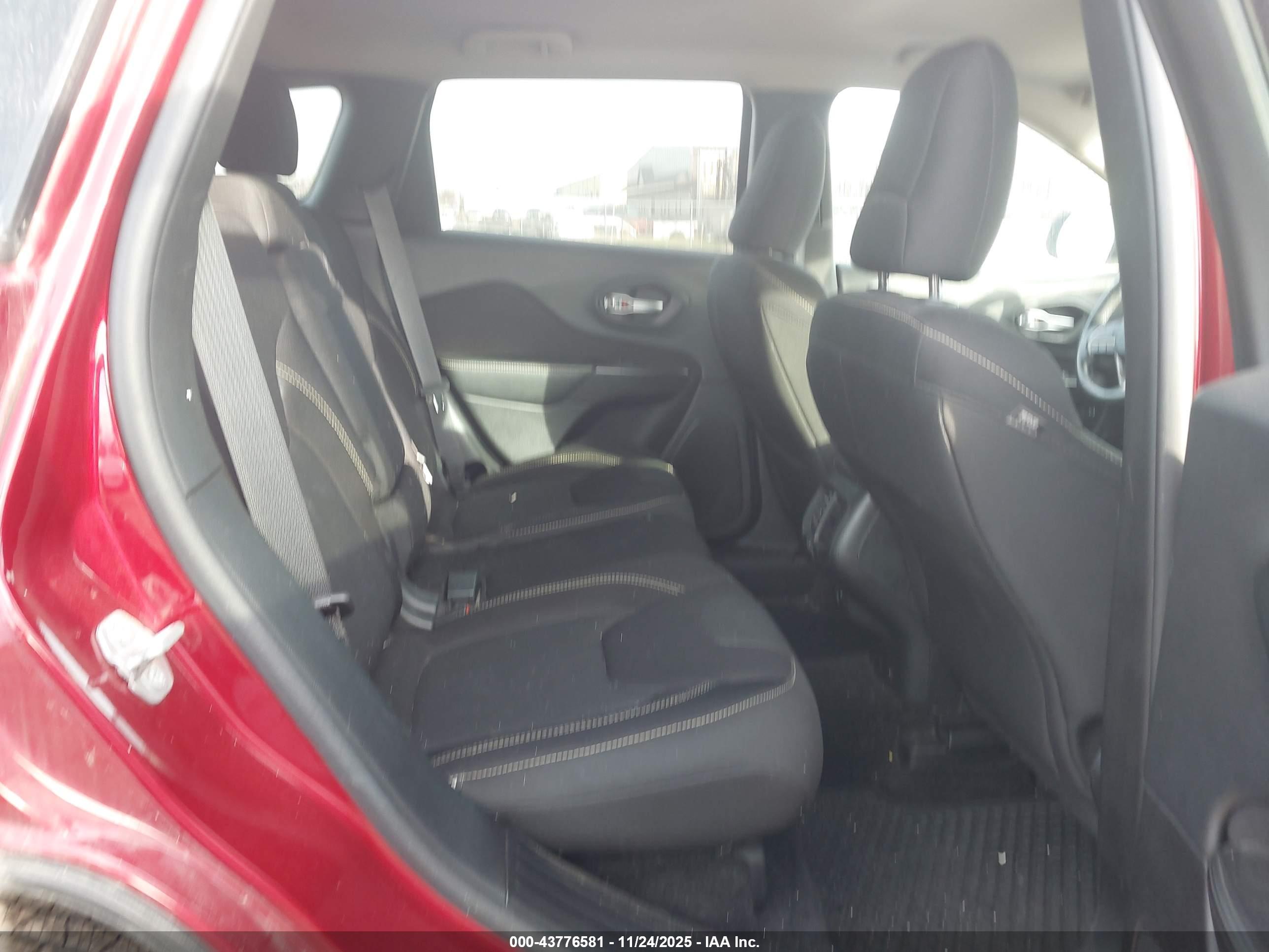 JEEP CHEROKEE image 8