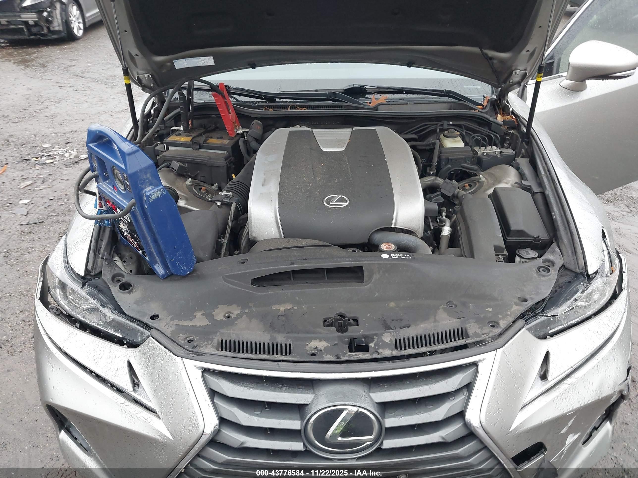 LEXUS IS image 10