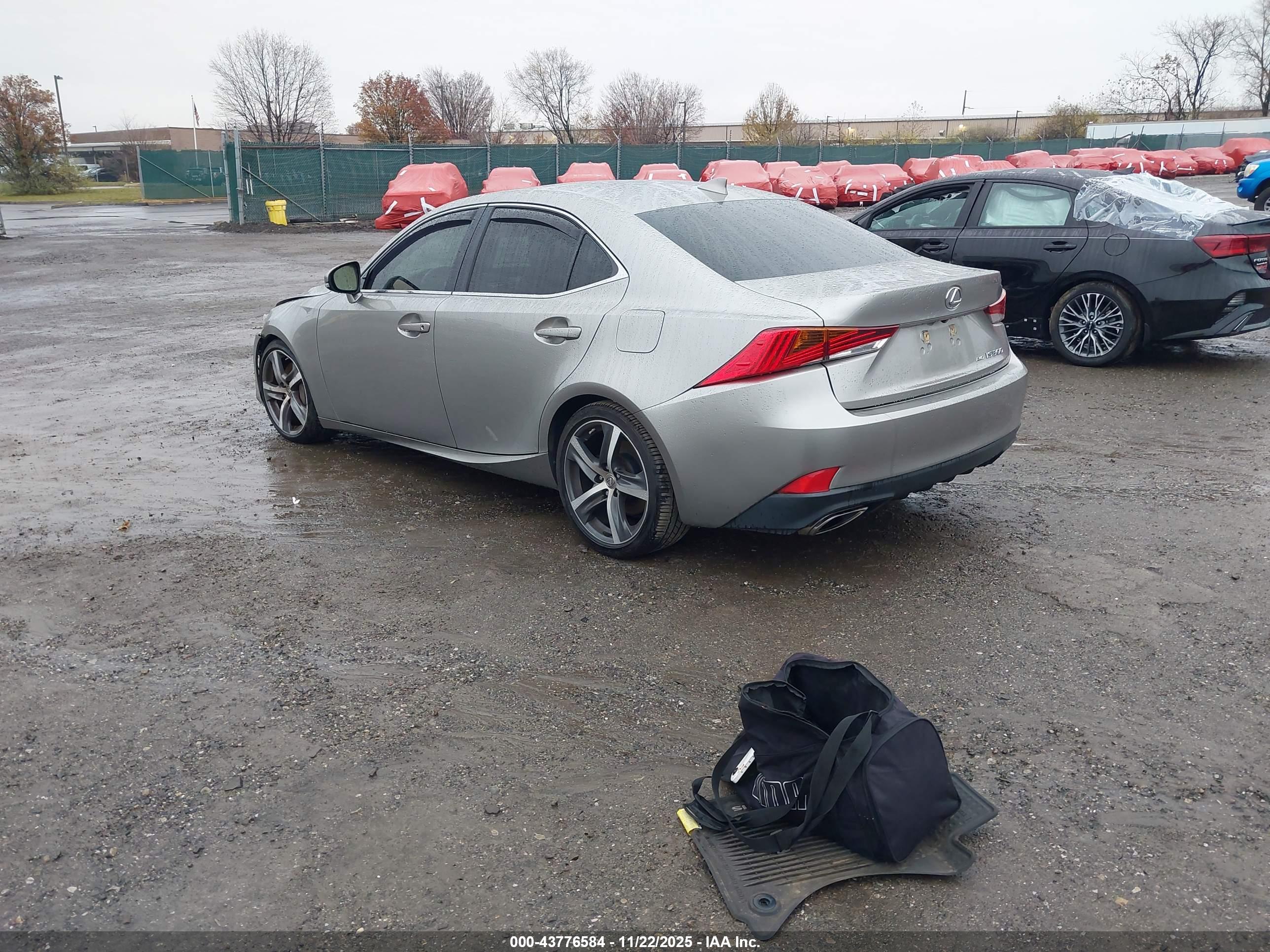 LEXUS IS image 3