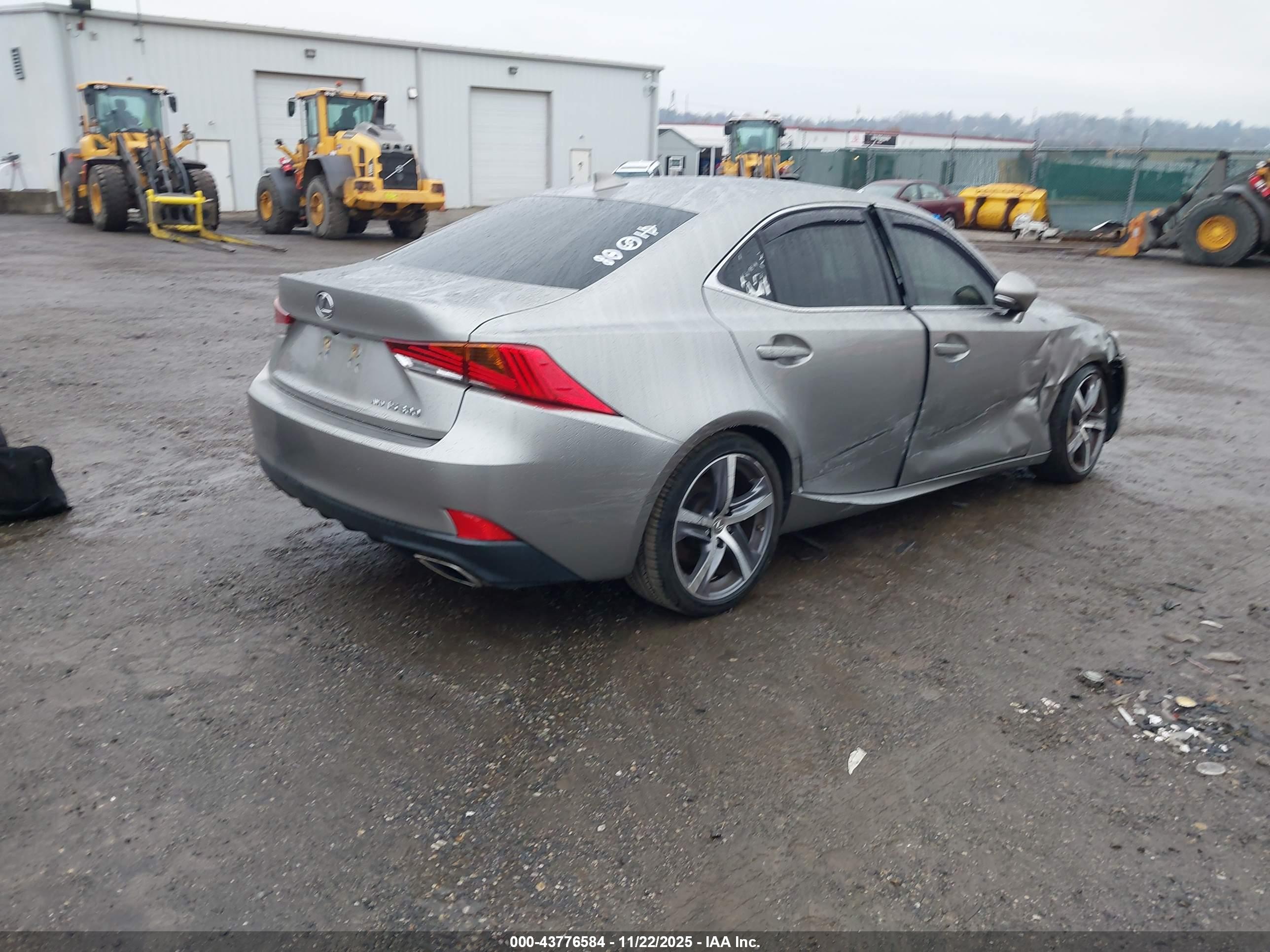 LEXUS IS image 4