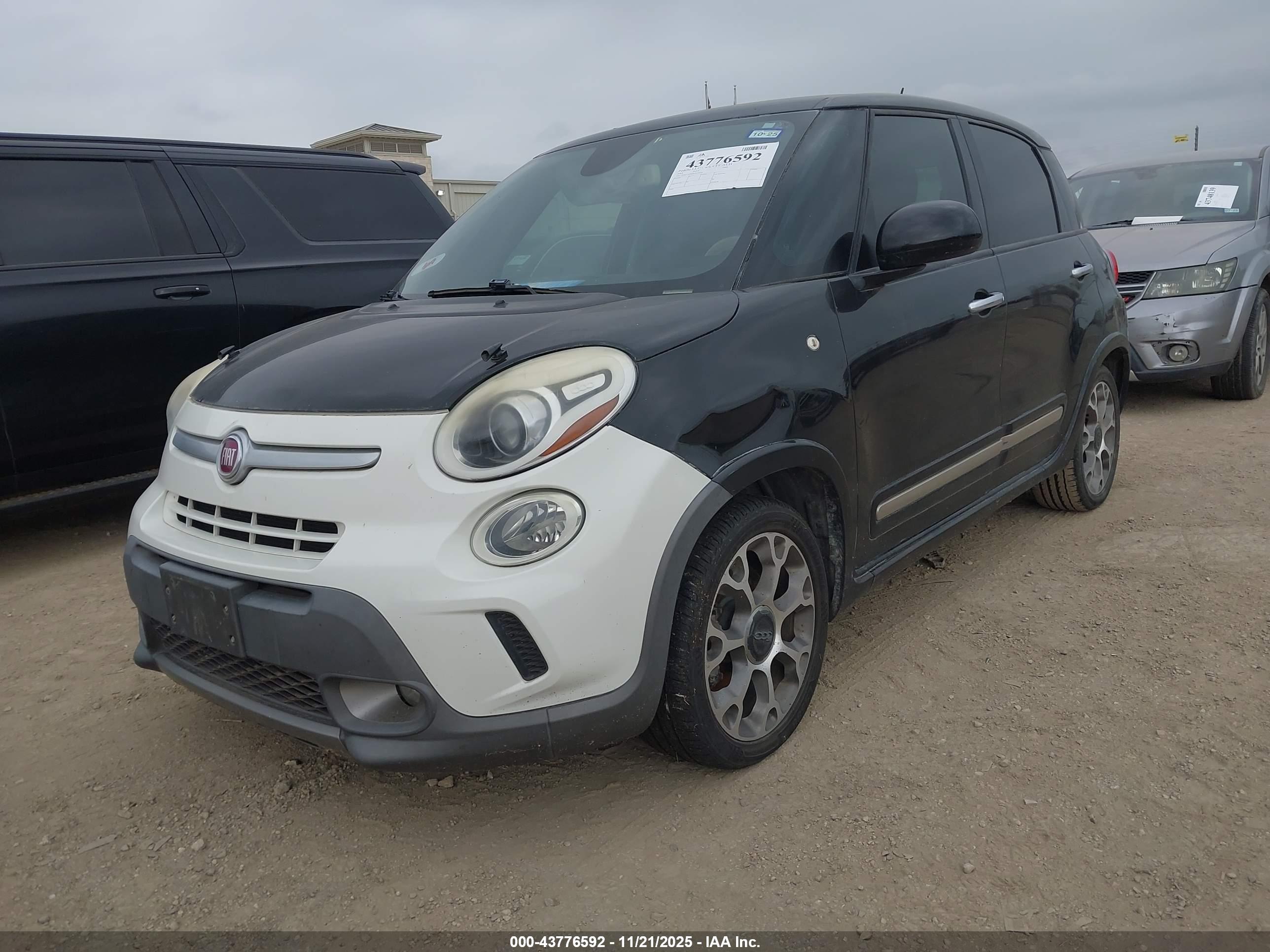 FIAT 500L image 2