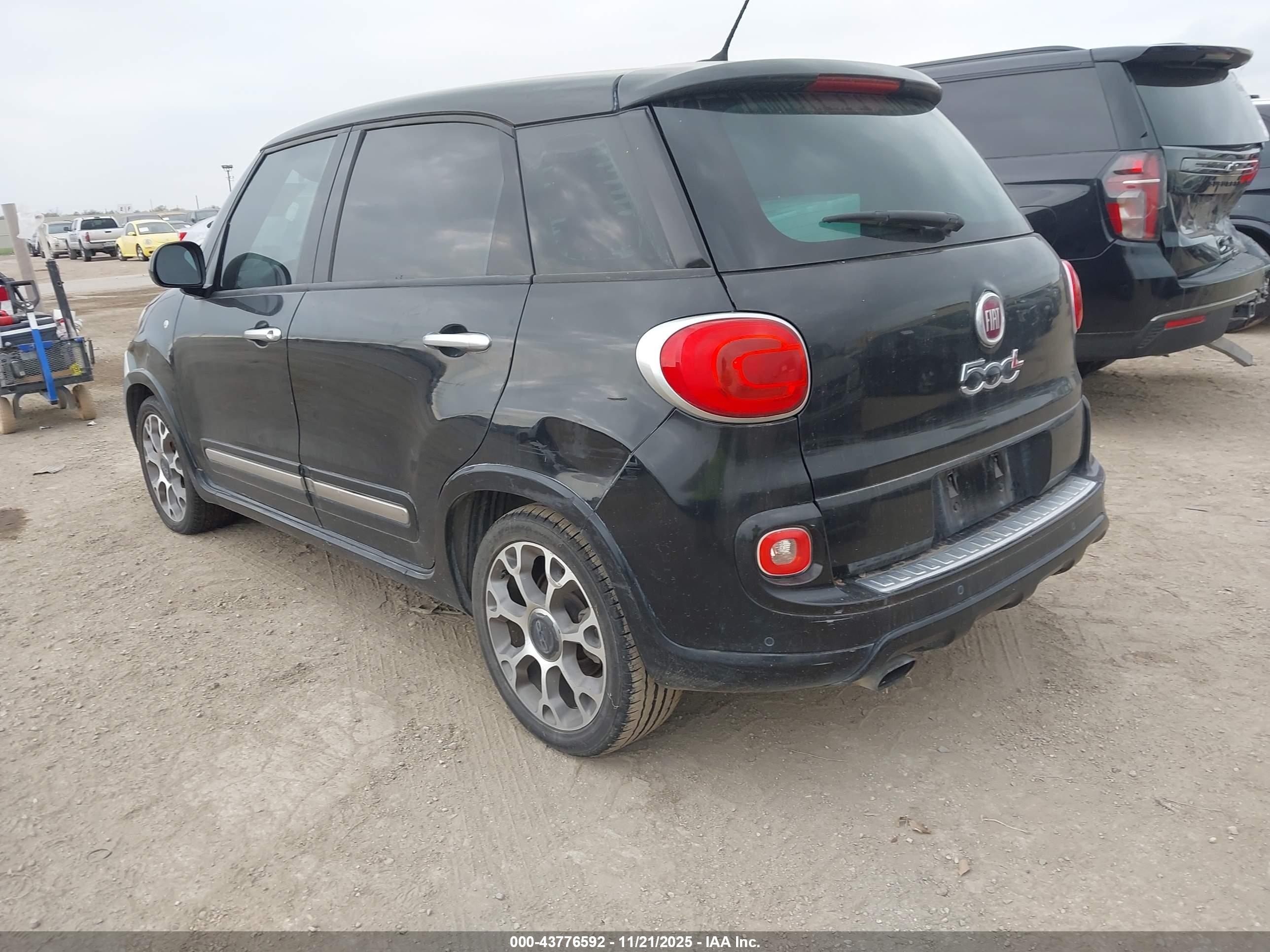 FIAT 500L image 3