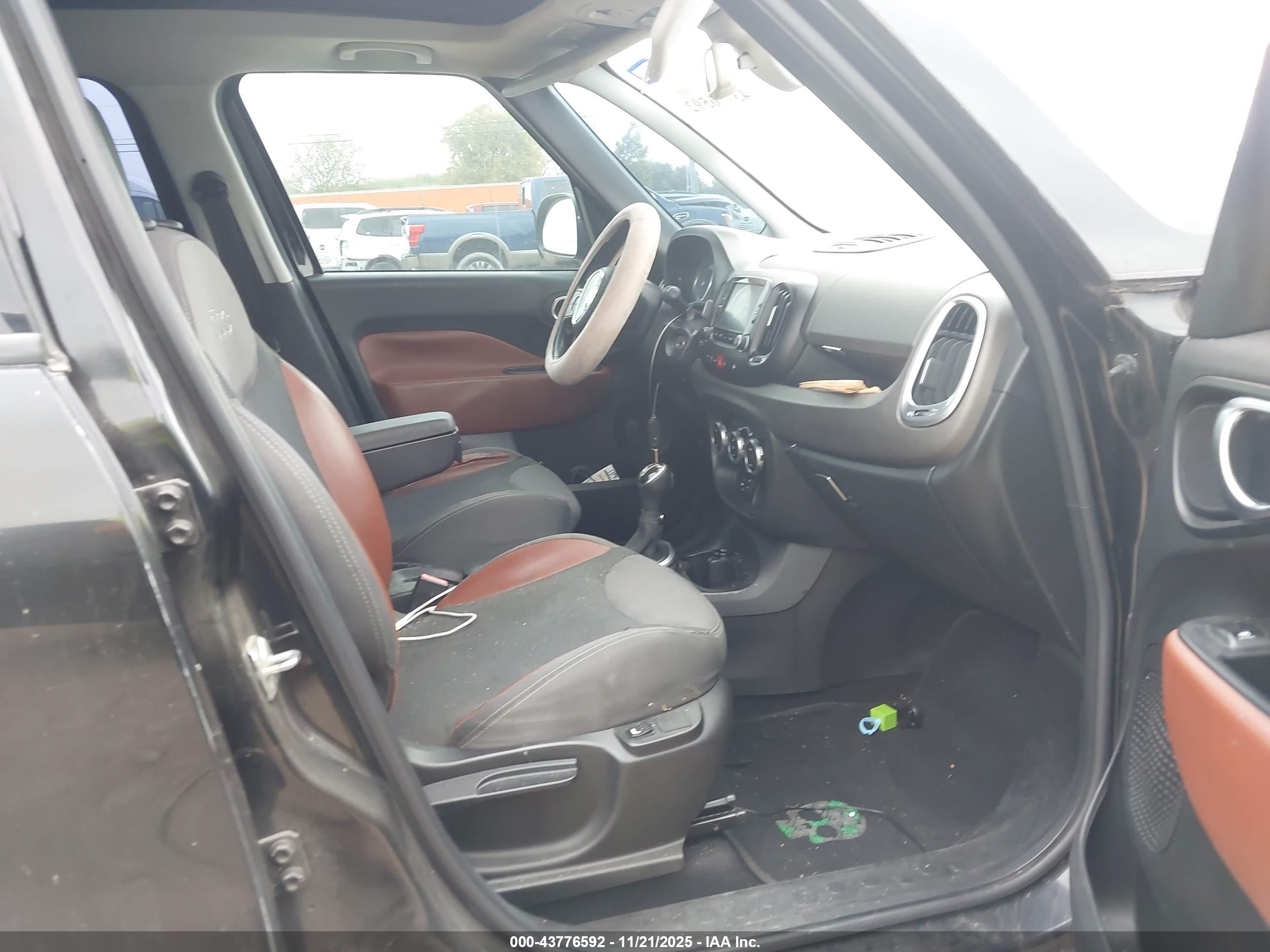 FIAT 500L image 5