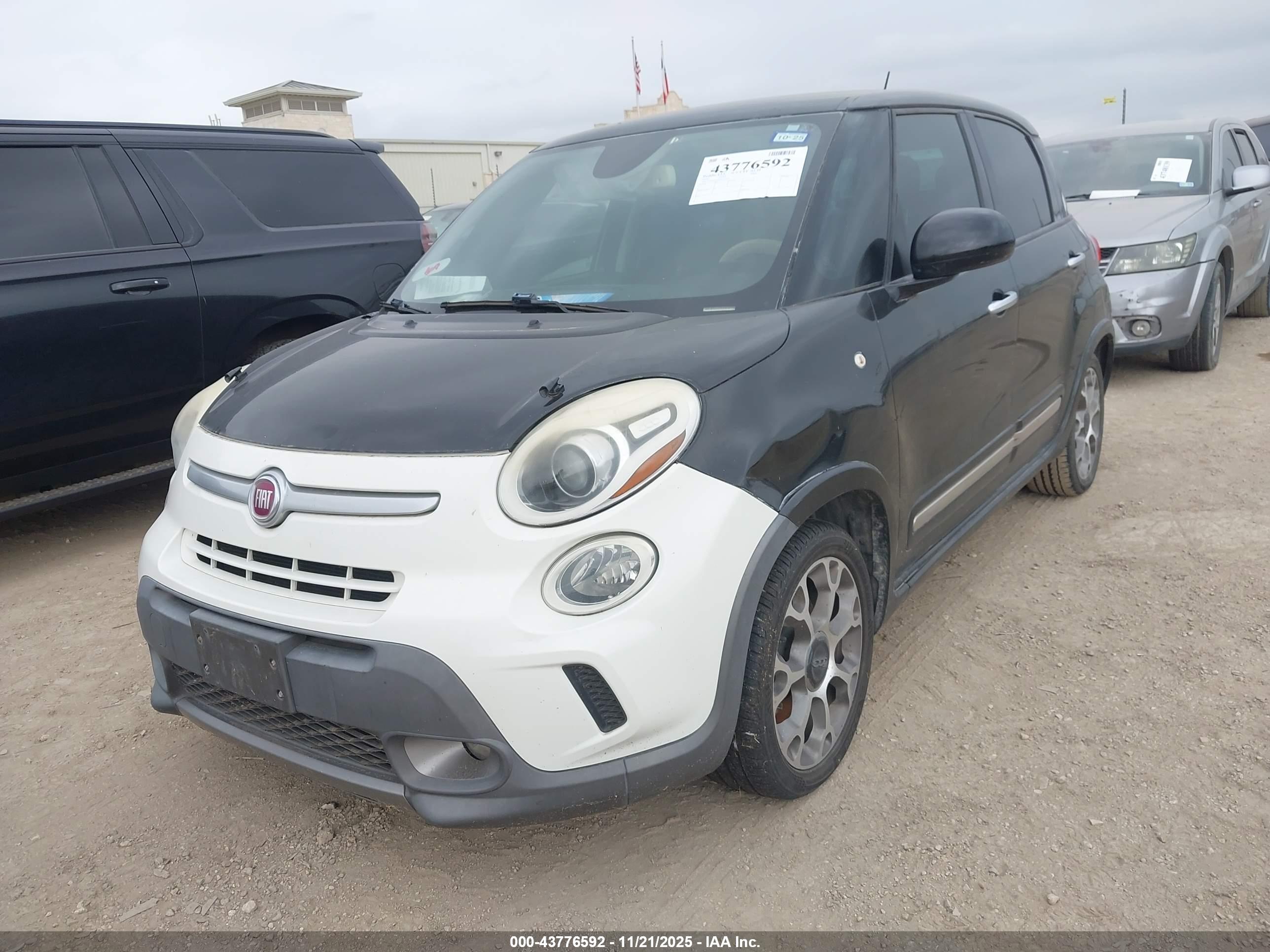 FIAT 500L image 6
