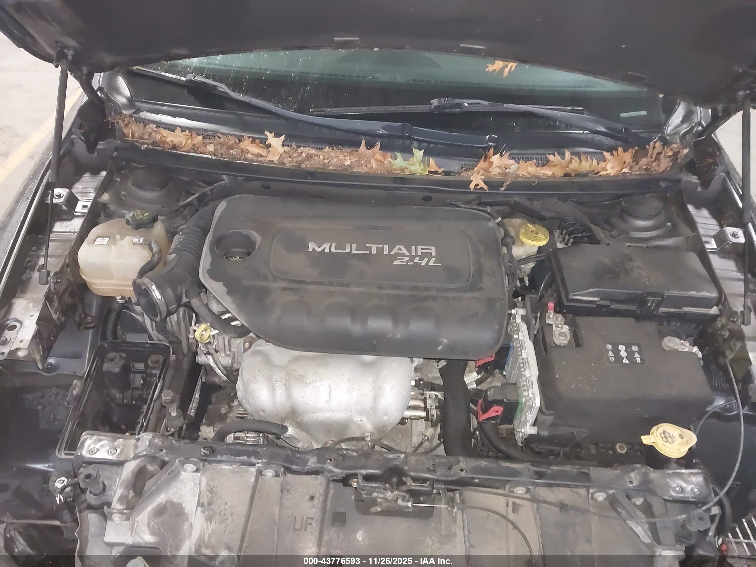 CHRYSLER 200 image 10