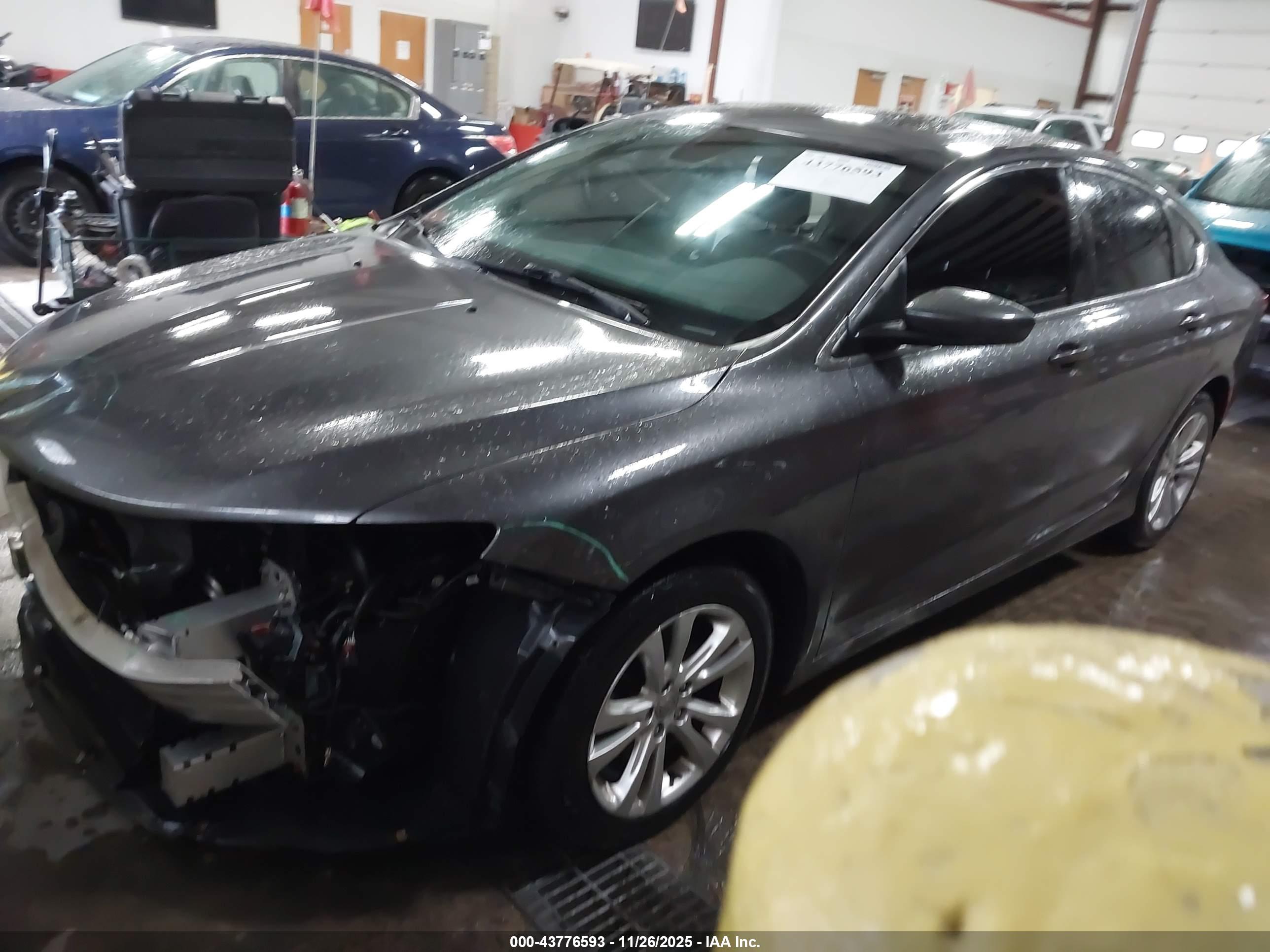 CHRYSLER 200 image 2