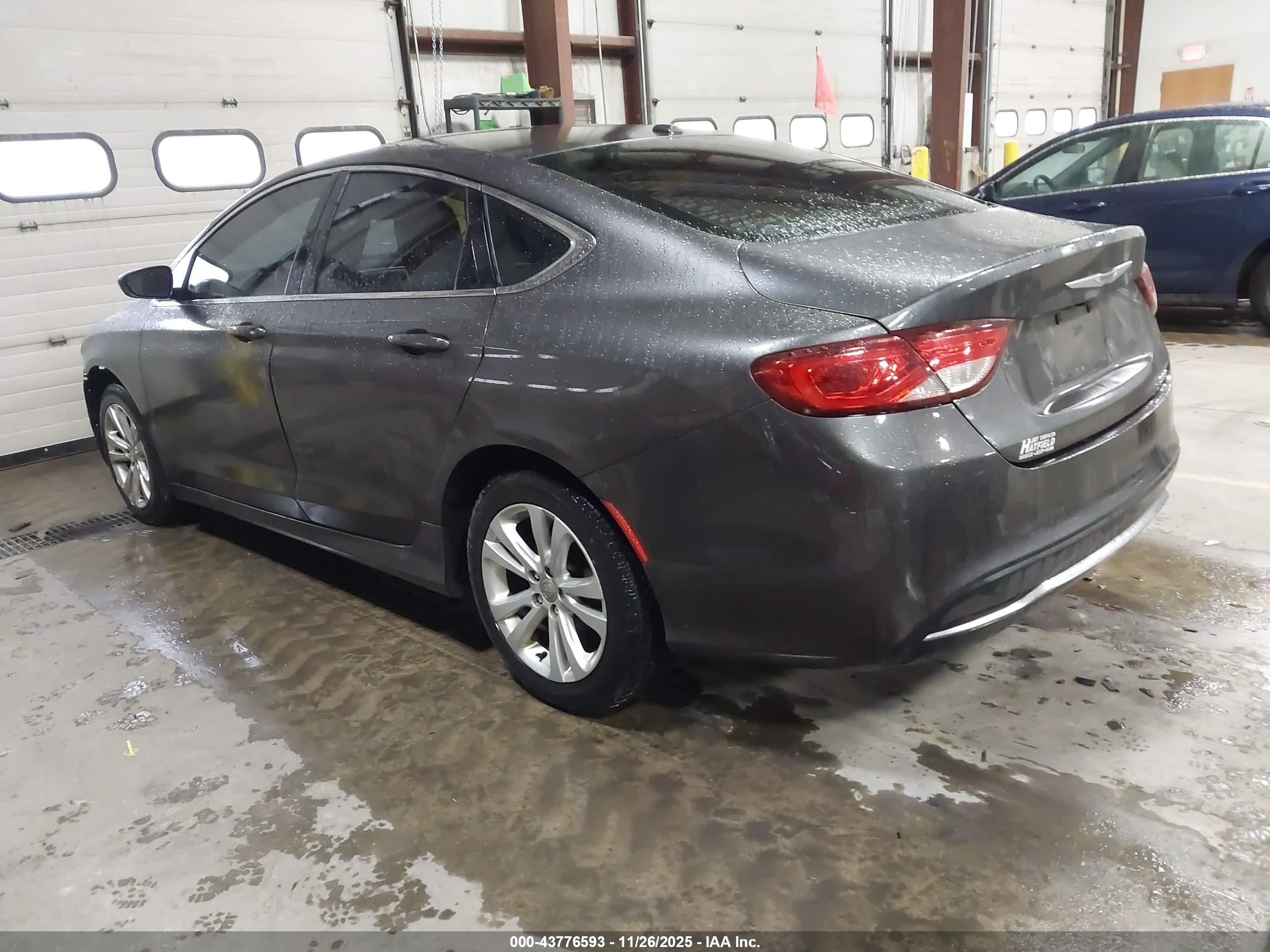 CHRYSLER 200 image 3