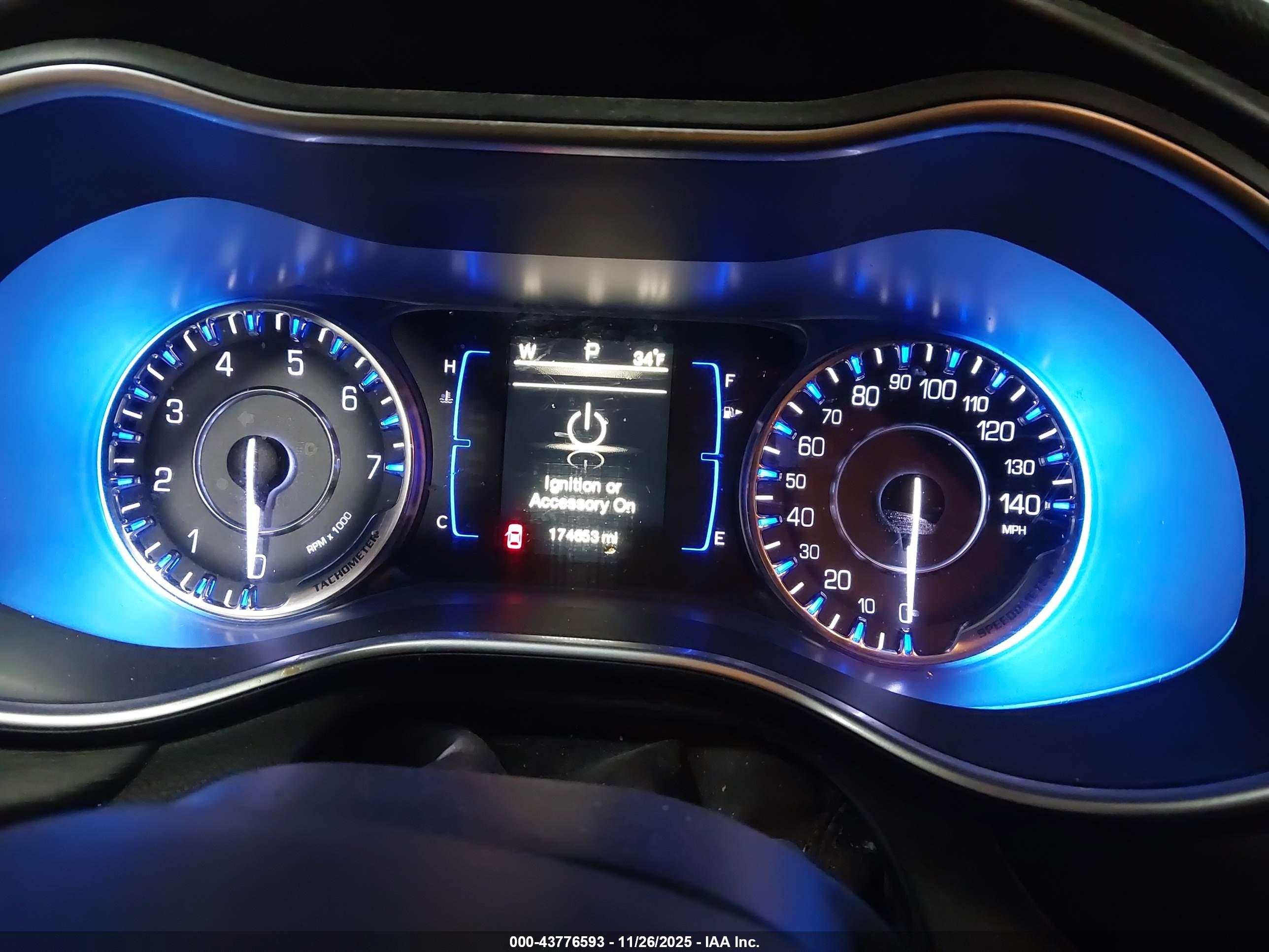 CHRYSLER 200 image 7