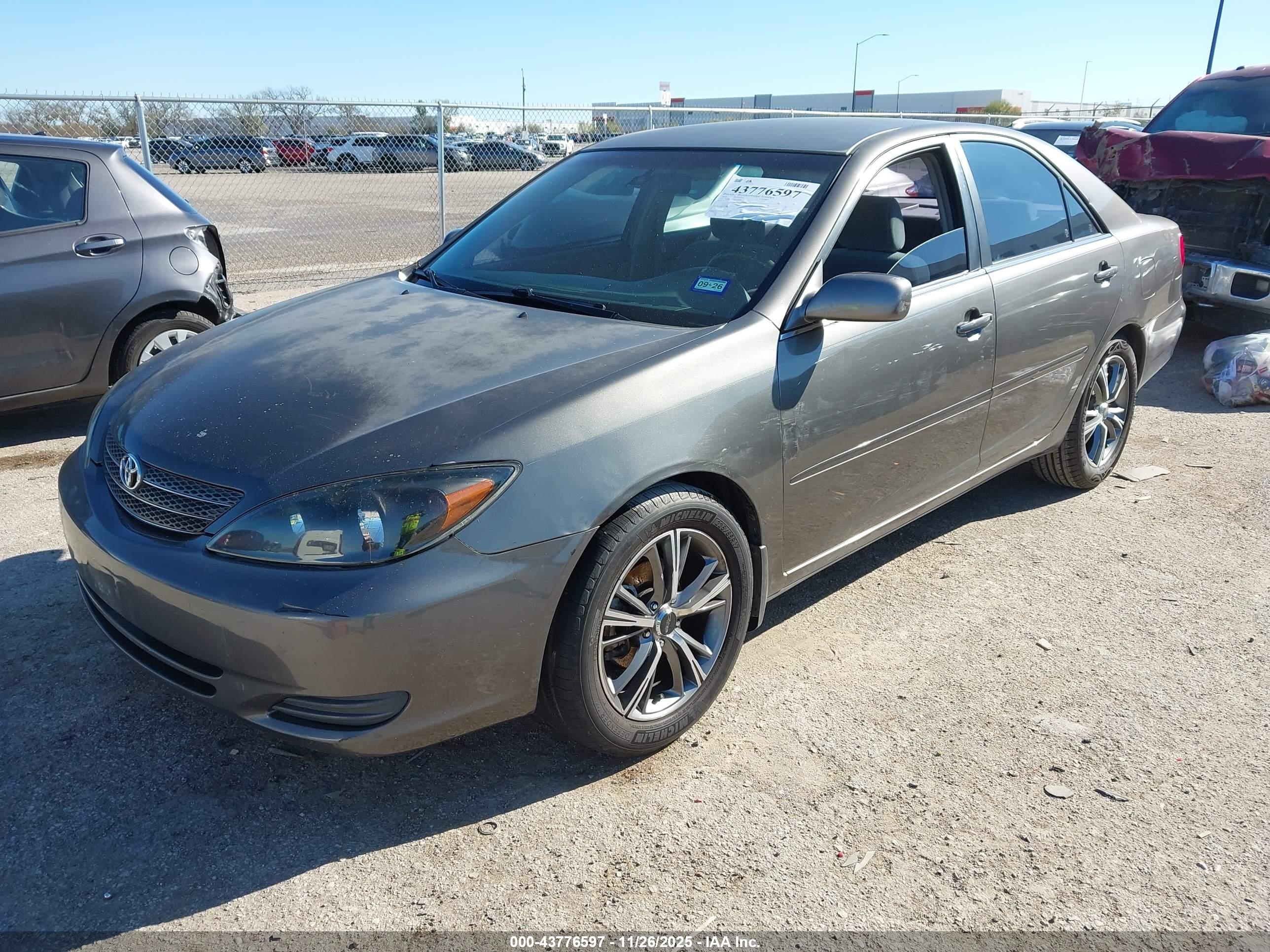 TOYOTA CAMRY image 2