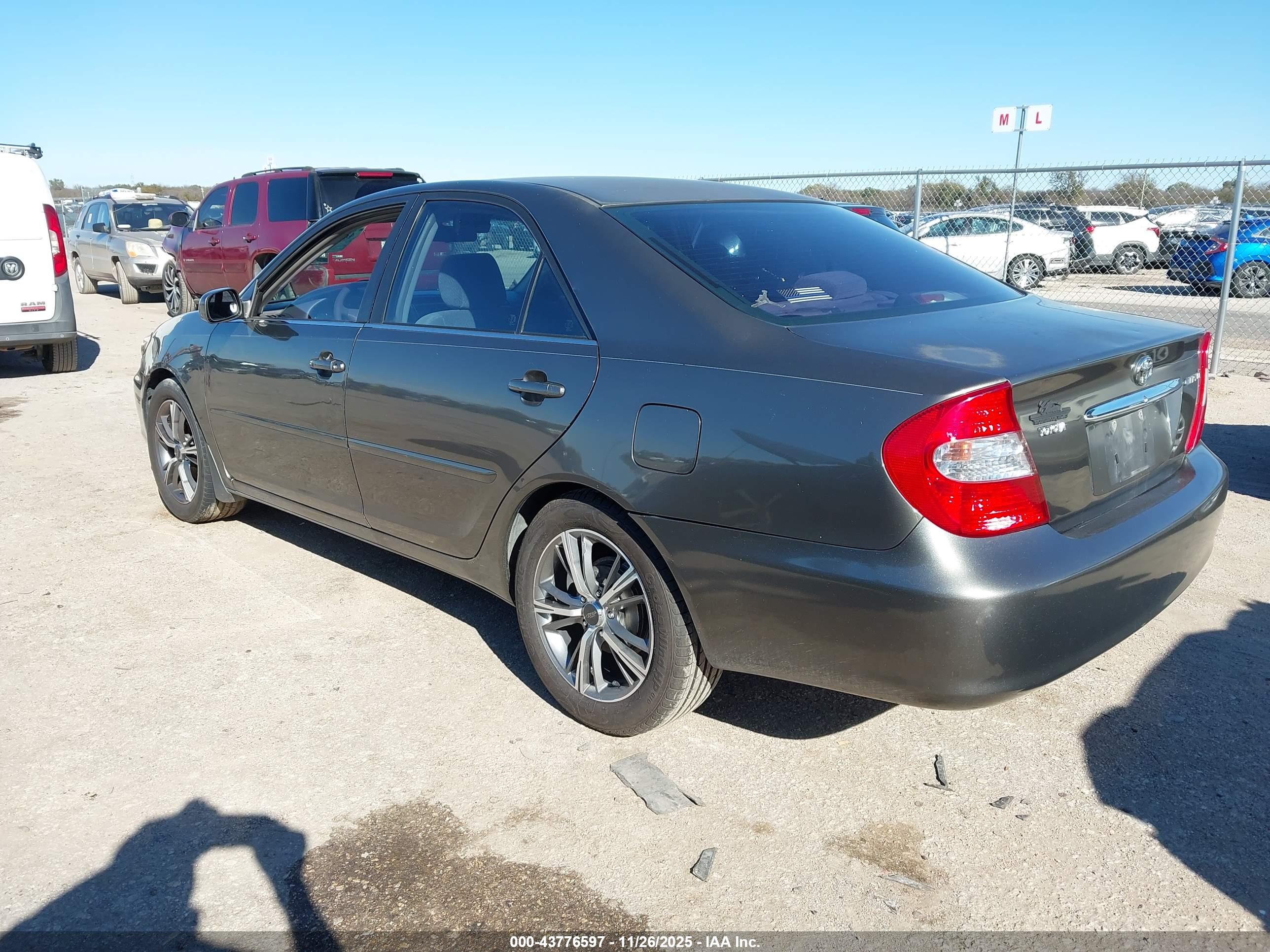 TOYOTA CAMRY image 3