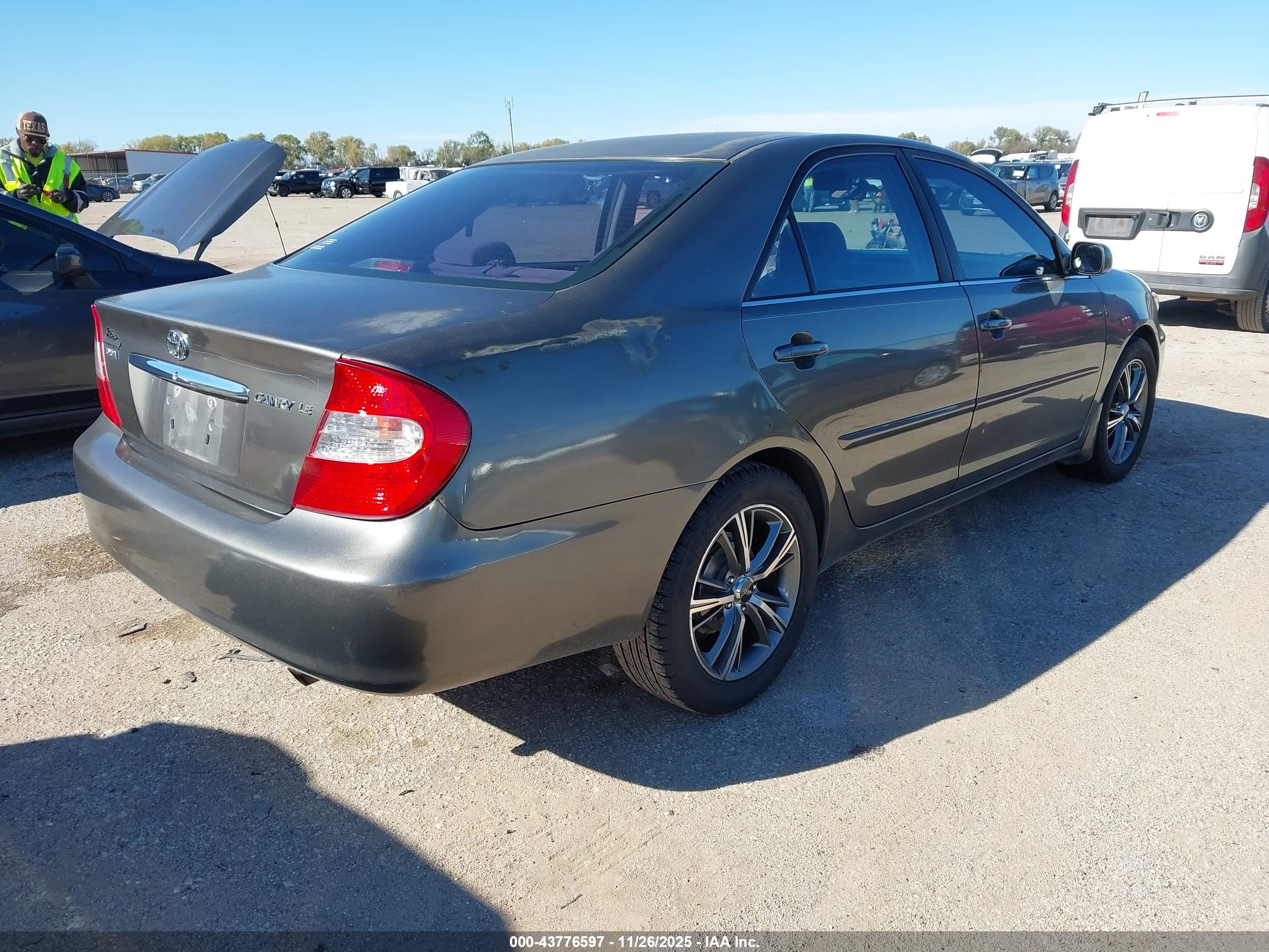 TOYOTA CAMRY image 4