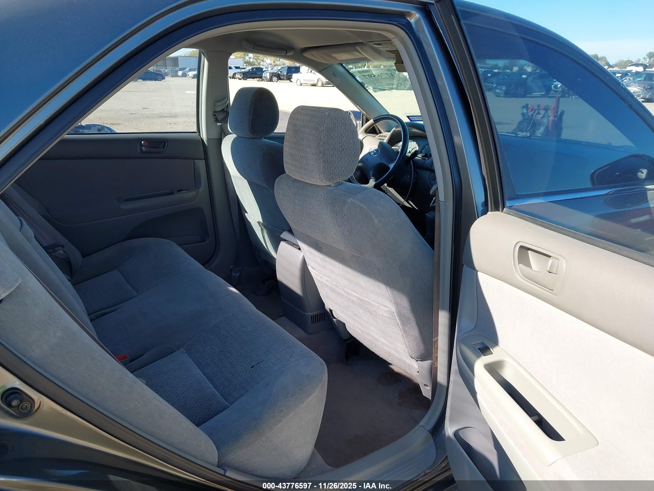 TOYOTA CAMRY image 8