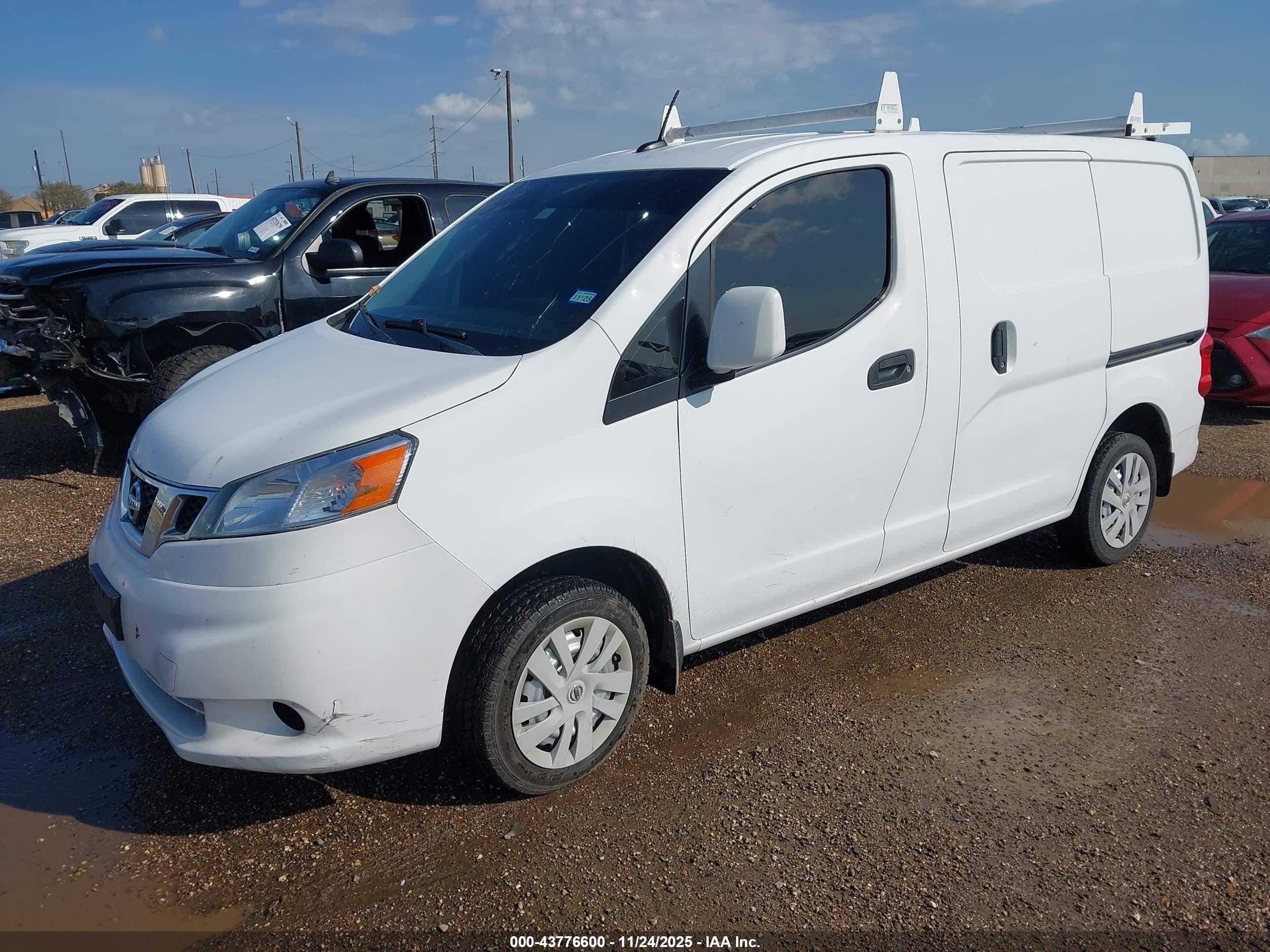 NISSAN NV200 image 2