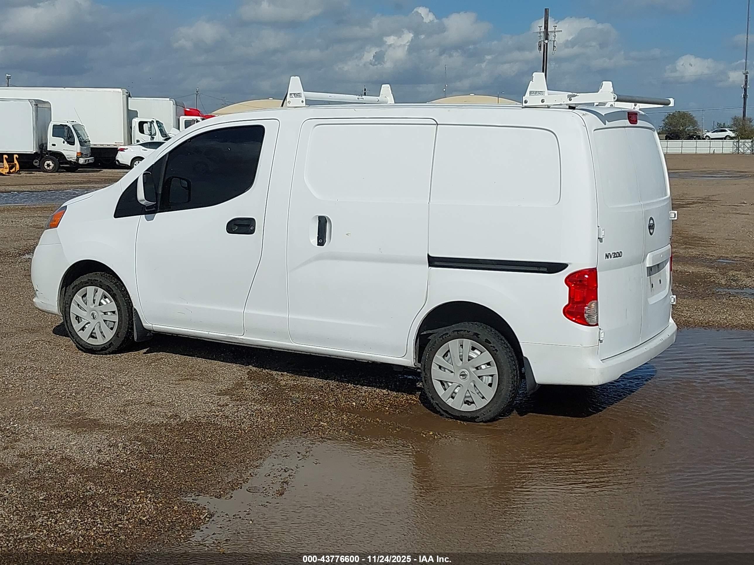 NISSAN NV200 image 3