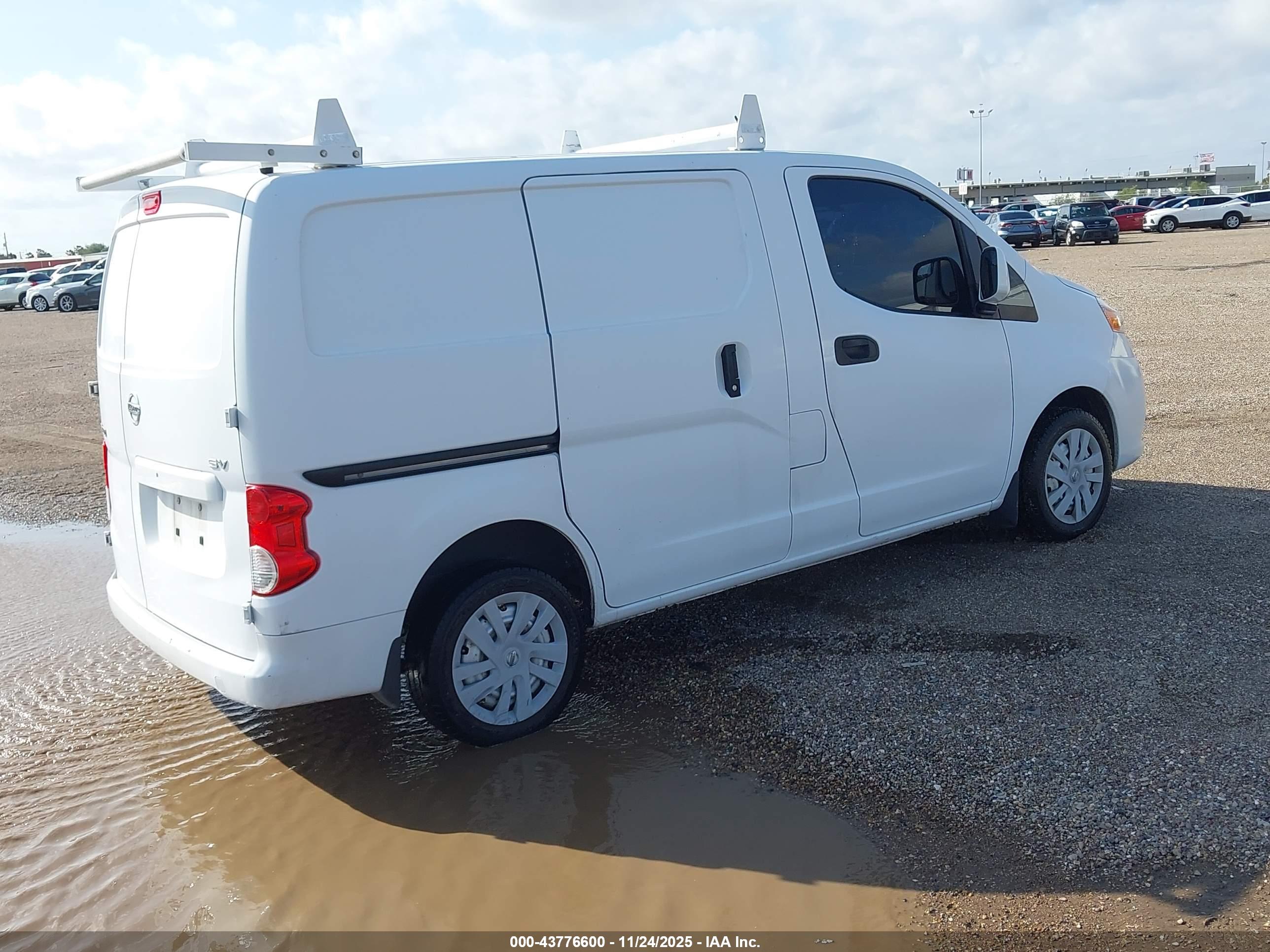 NISSAN NV200 image 4