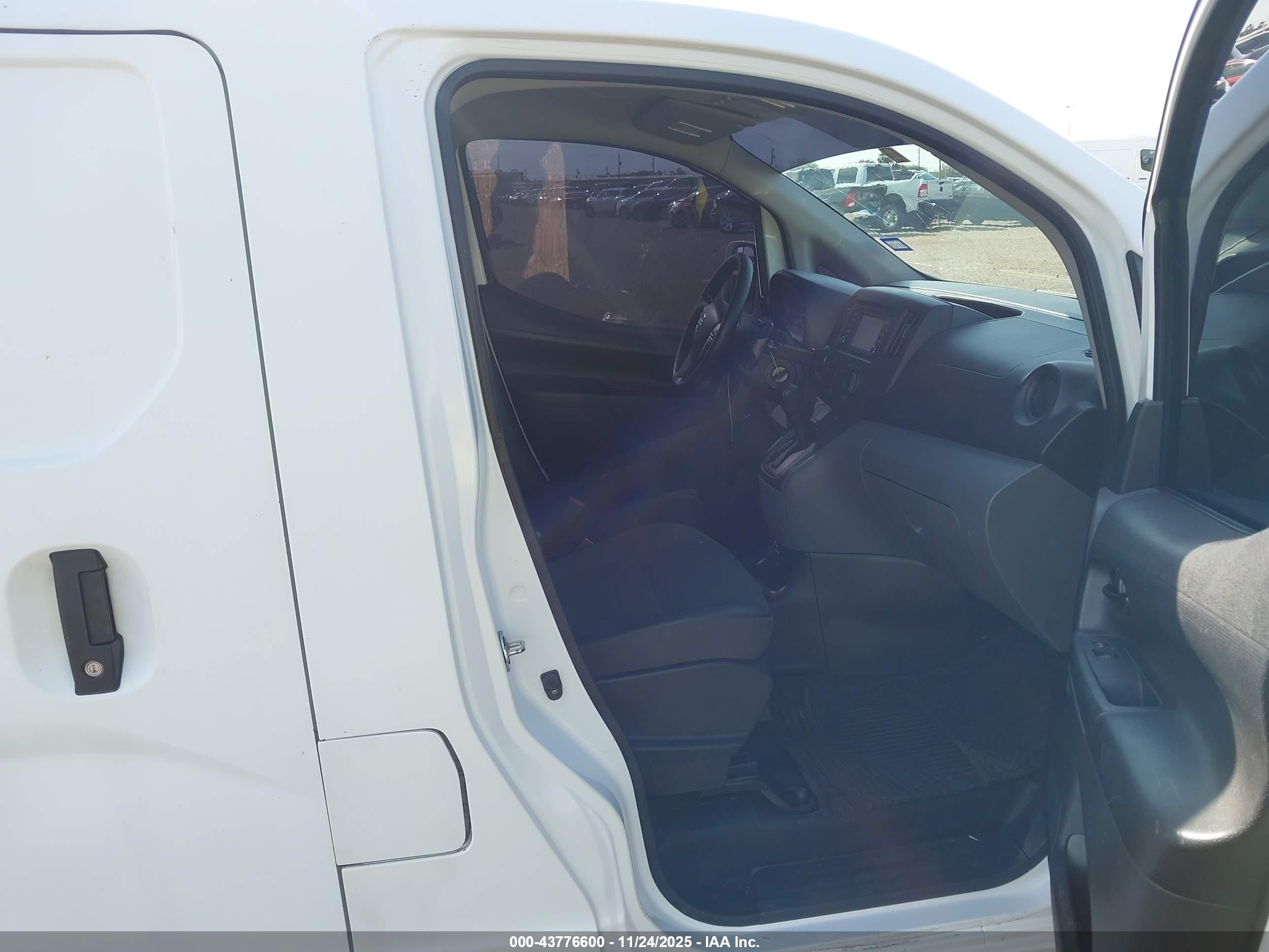NISSAN NV200 image 5