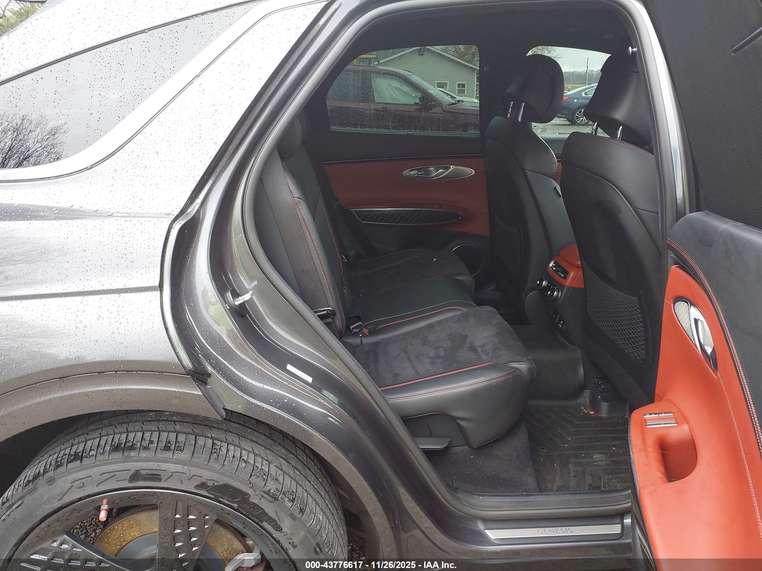 GENESIS GV70 image 8