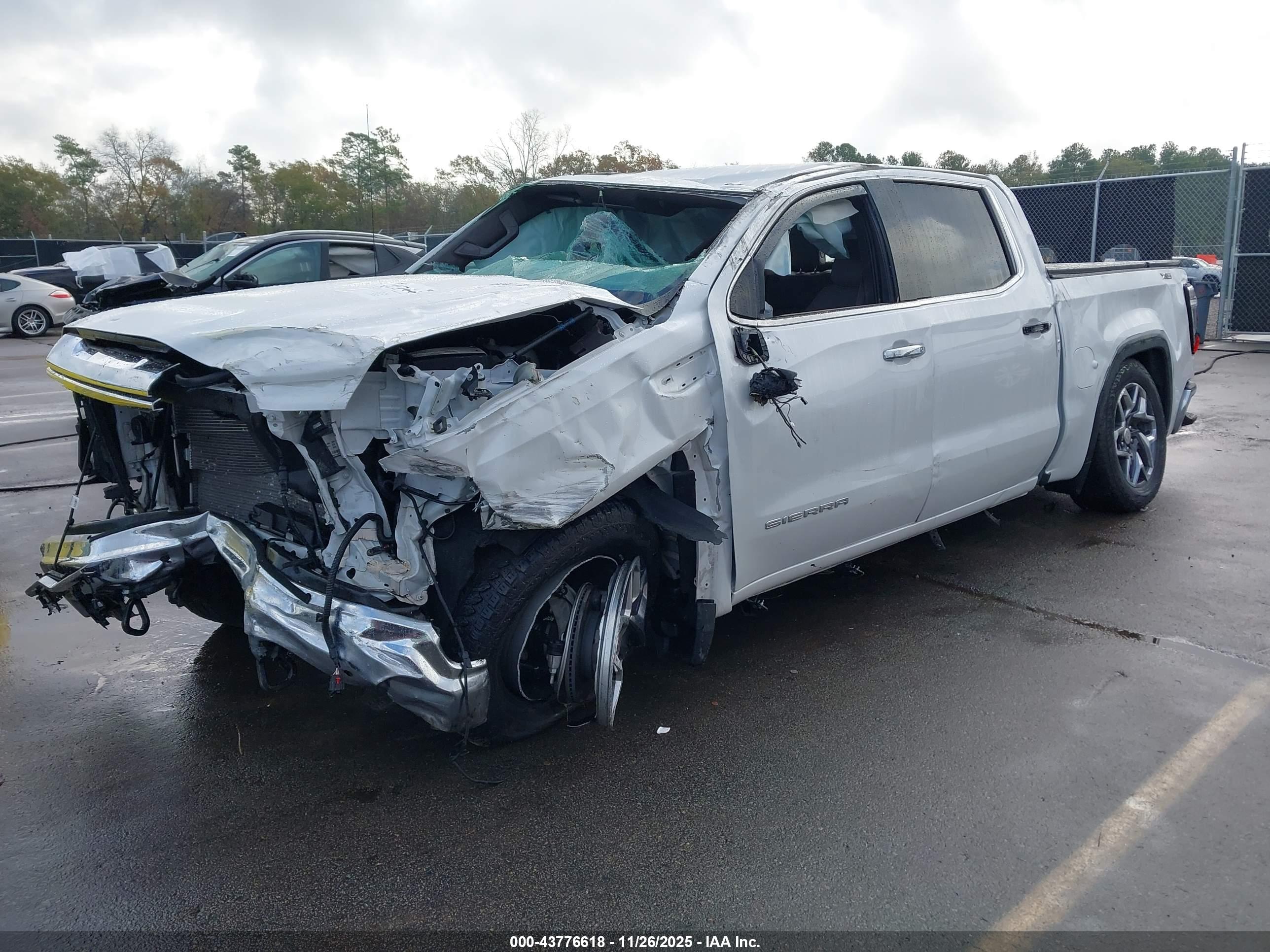 GMC SIERRA image 2