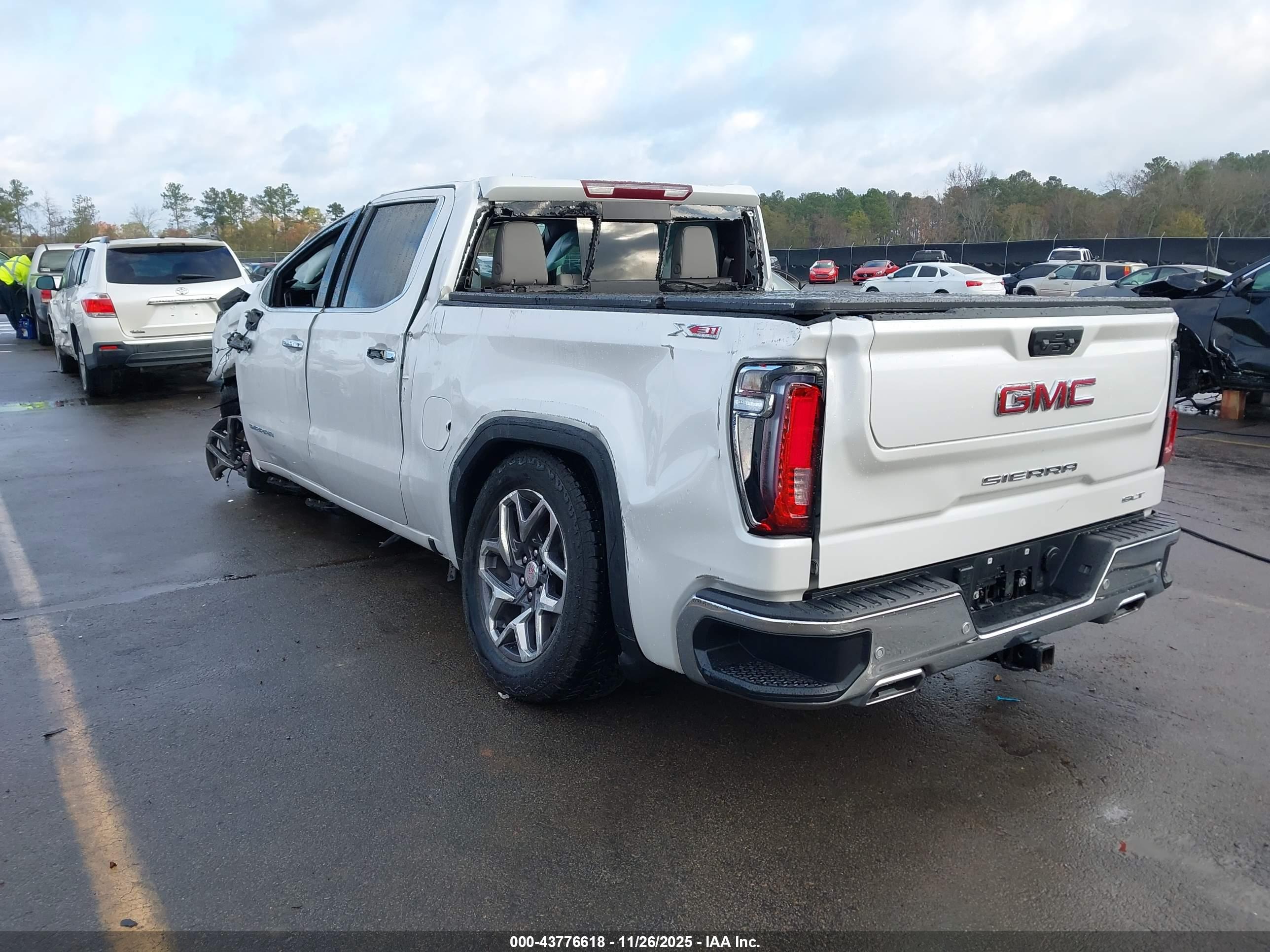 GMC SIERRA image 3
