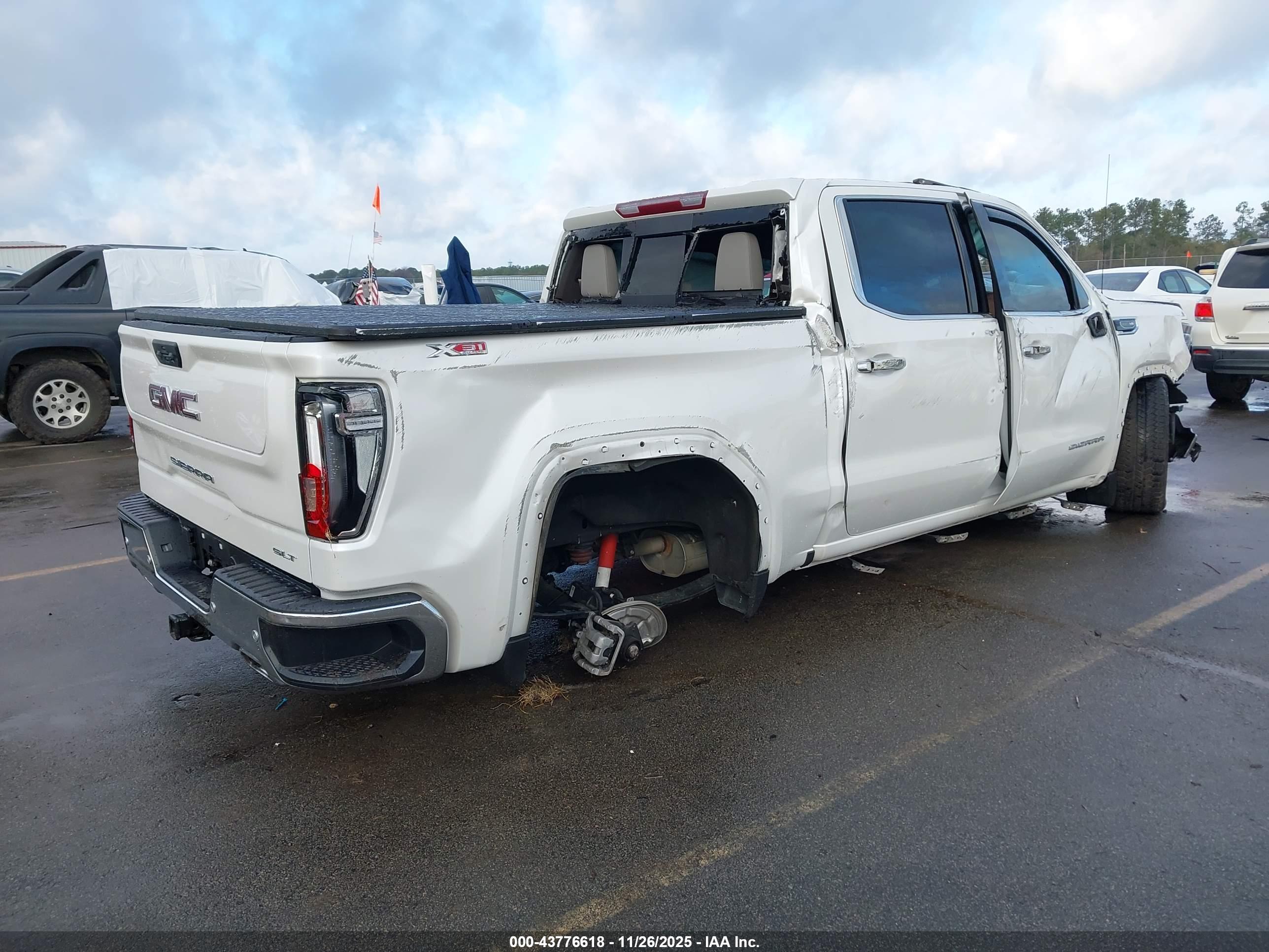 GMC SIERRA image 4