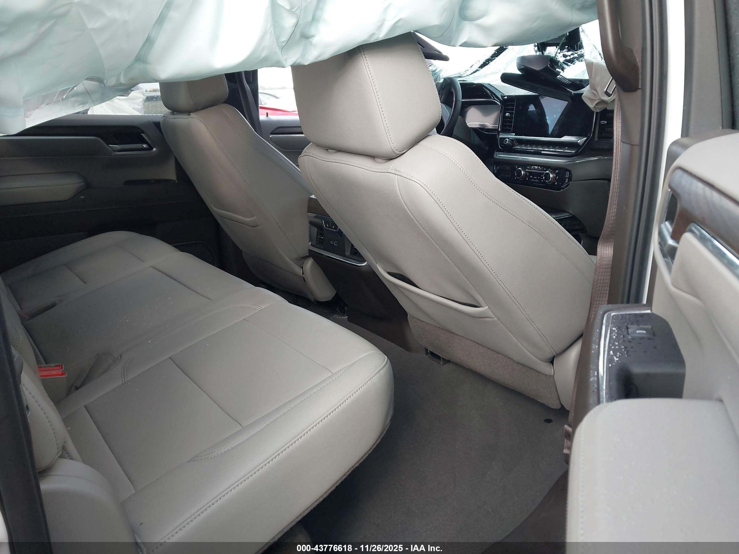 GMC SIERRA image 8