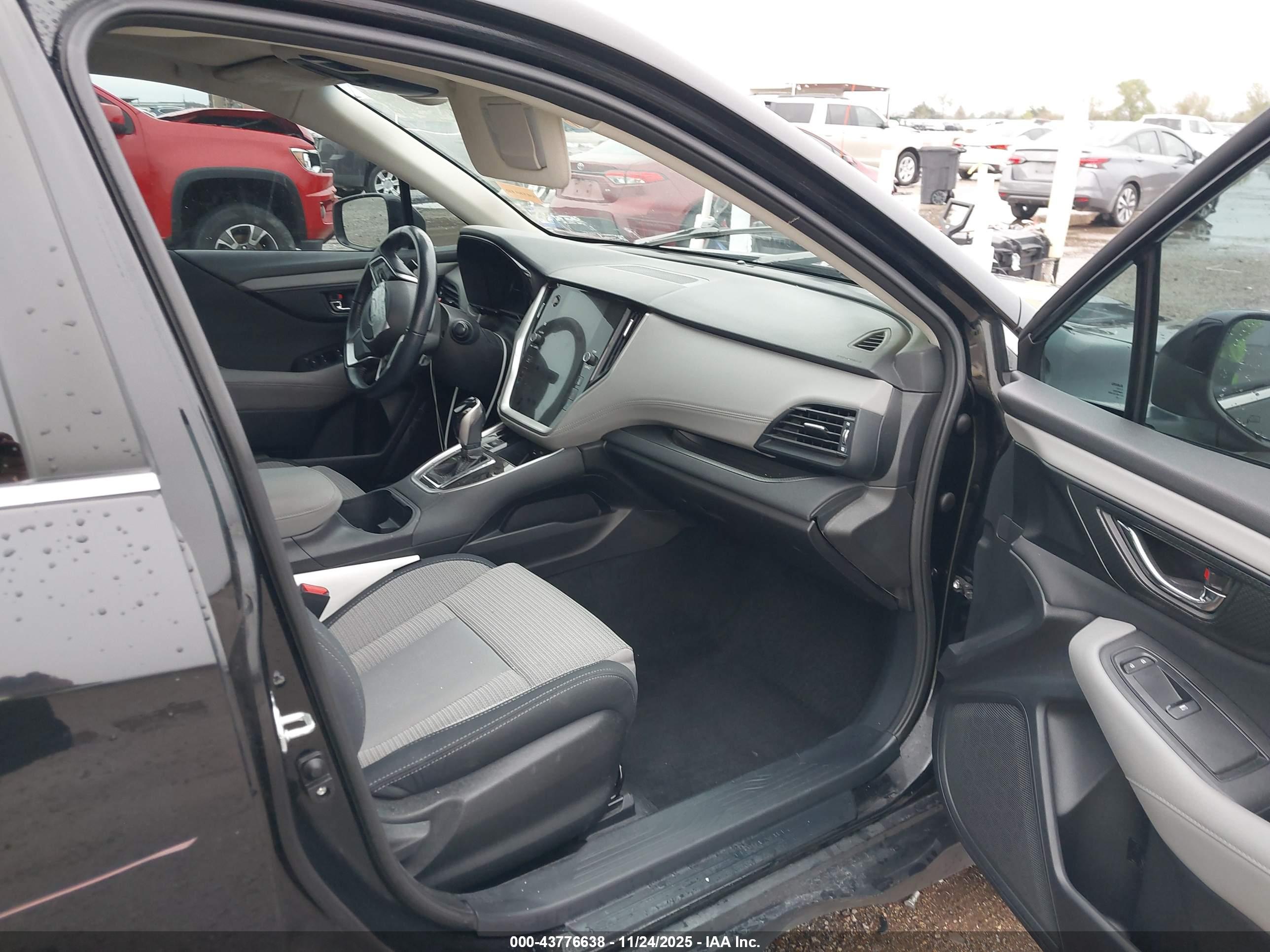 SUBARU OUTBACK image 5