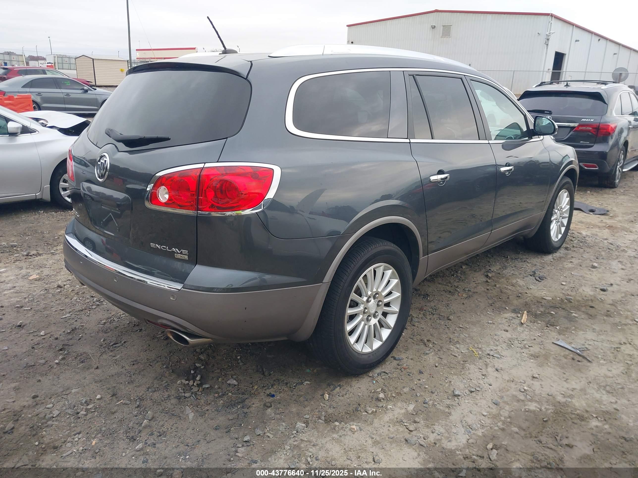 BUICK ENCLAVE image 4