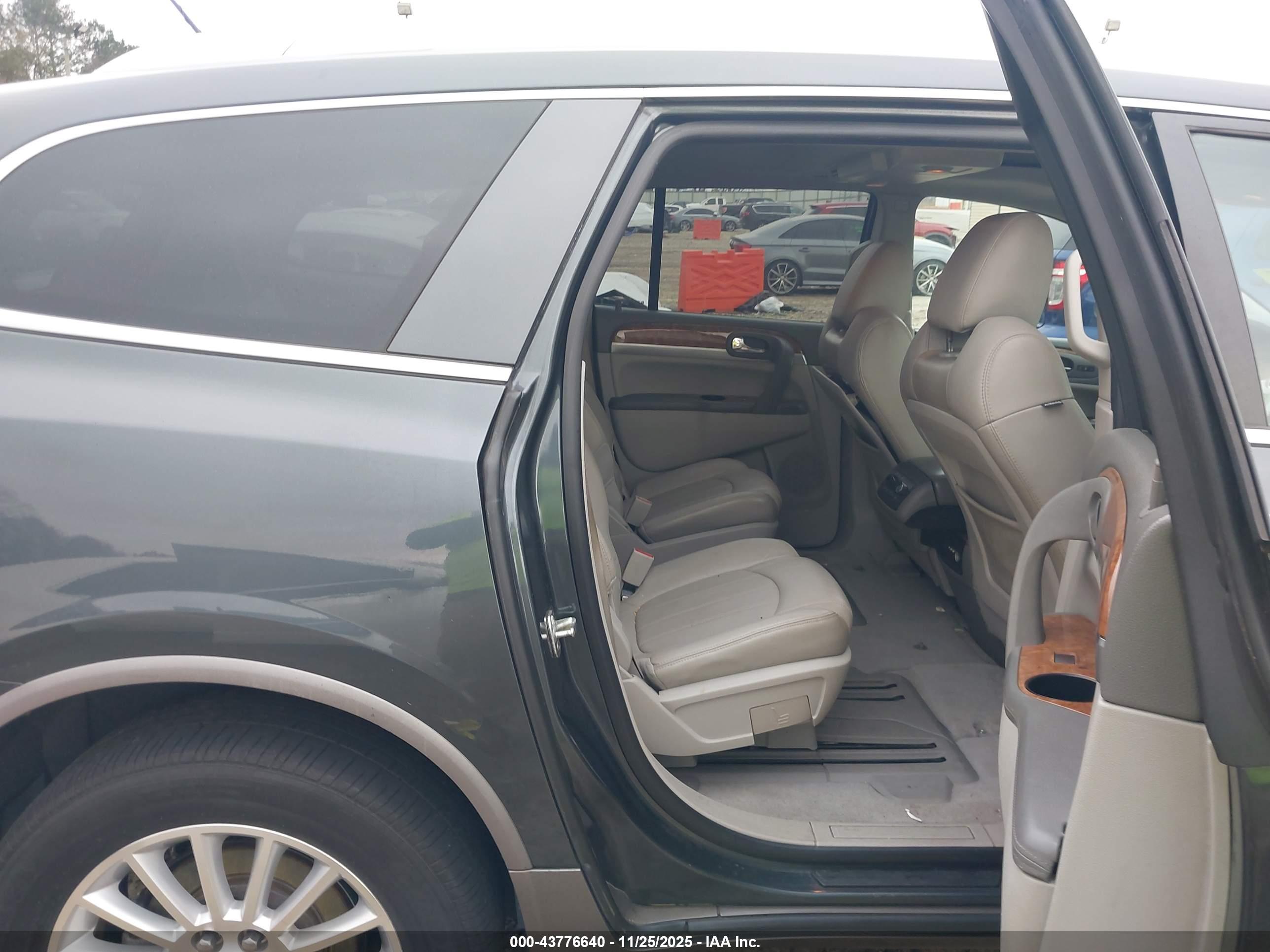 BUICK ENCLAVE image 8