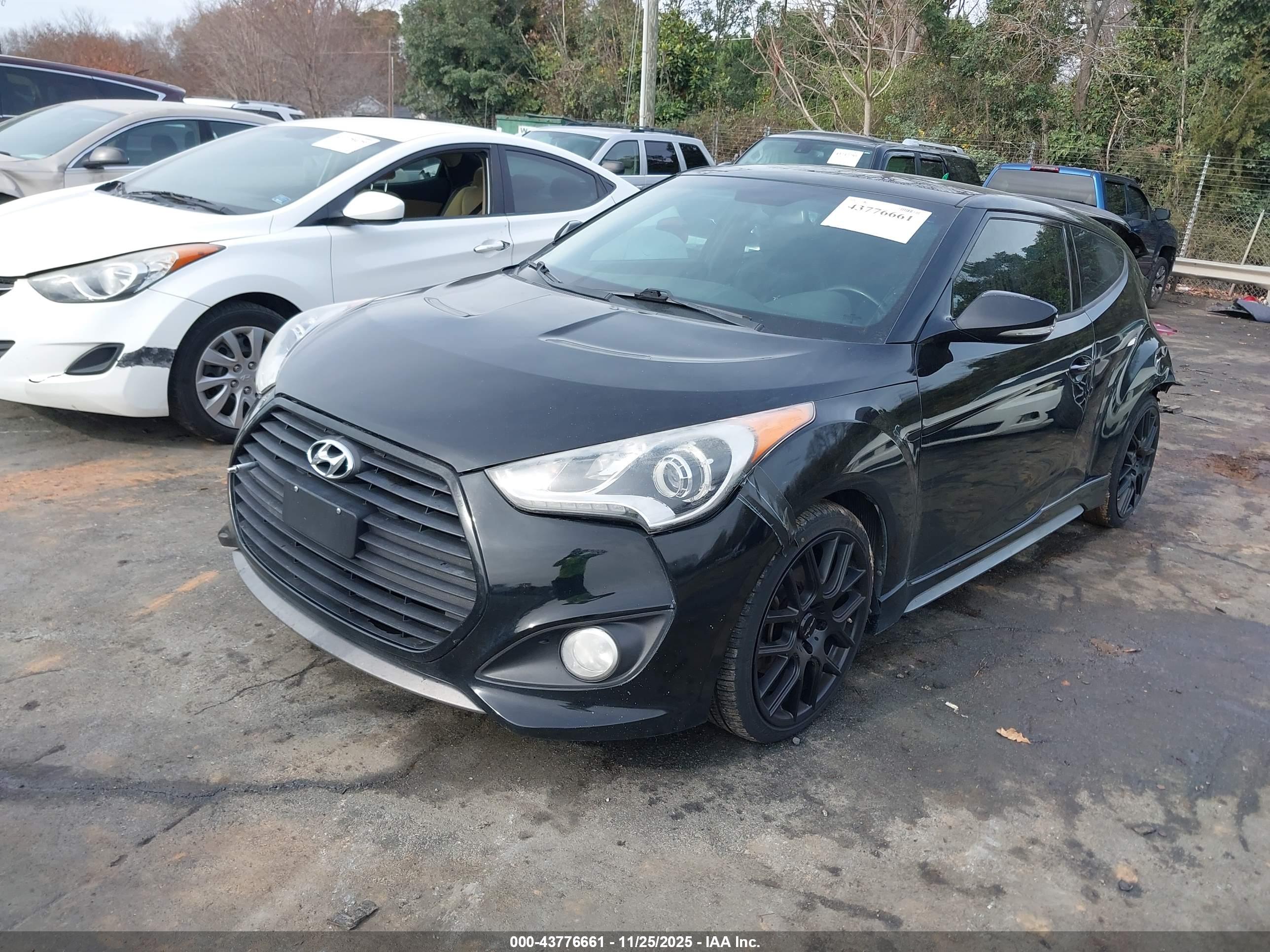HYUNDAI VELOSTER image 2