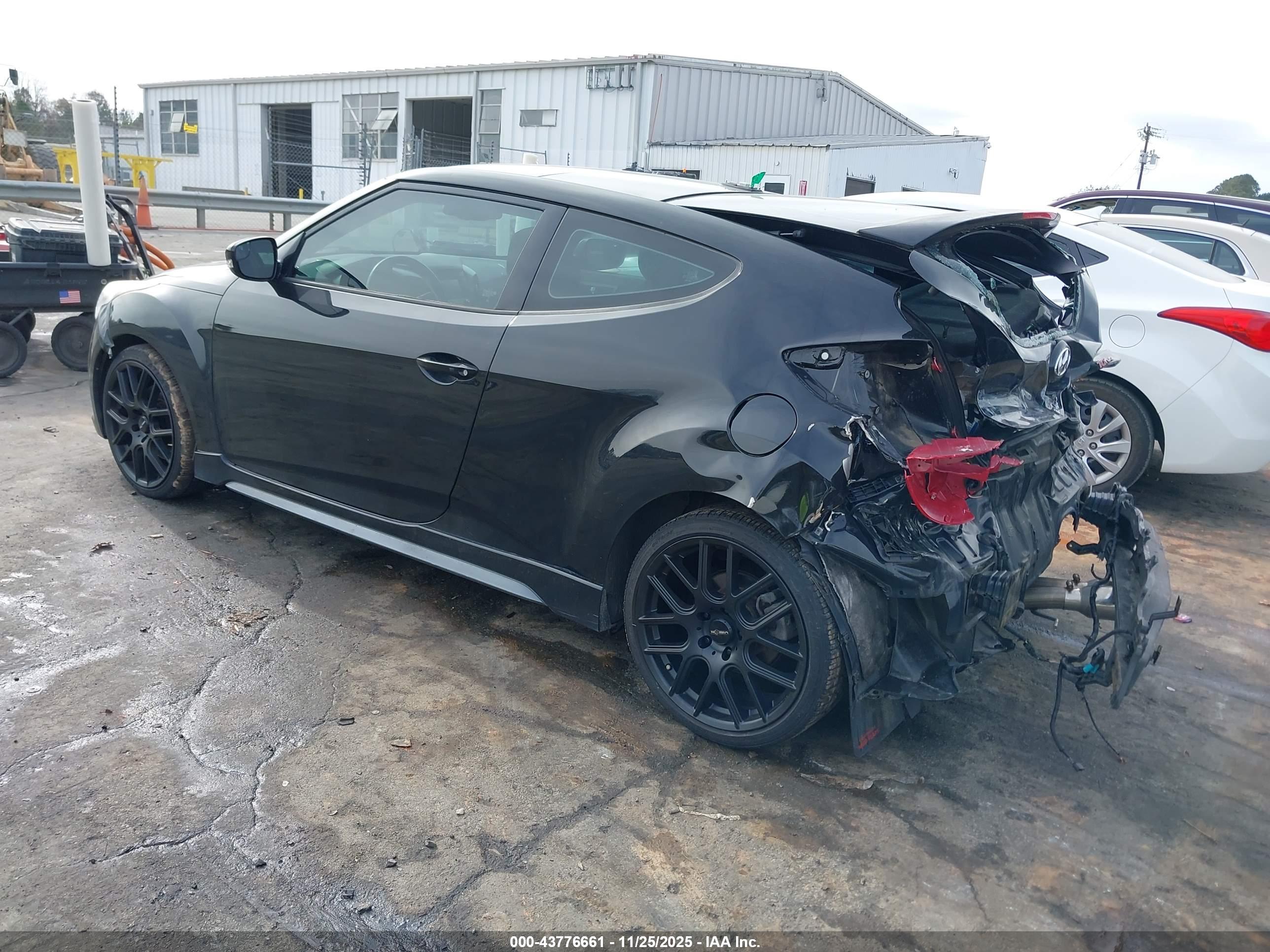 HYUNDAI VELOSTER image 3