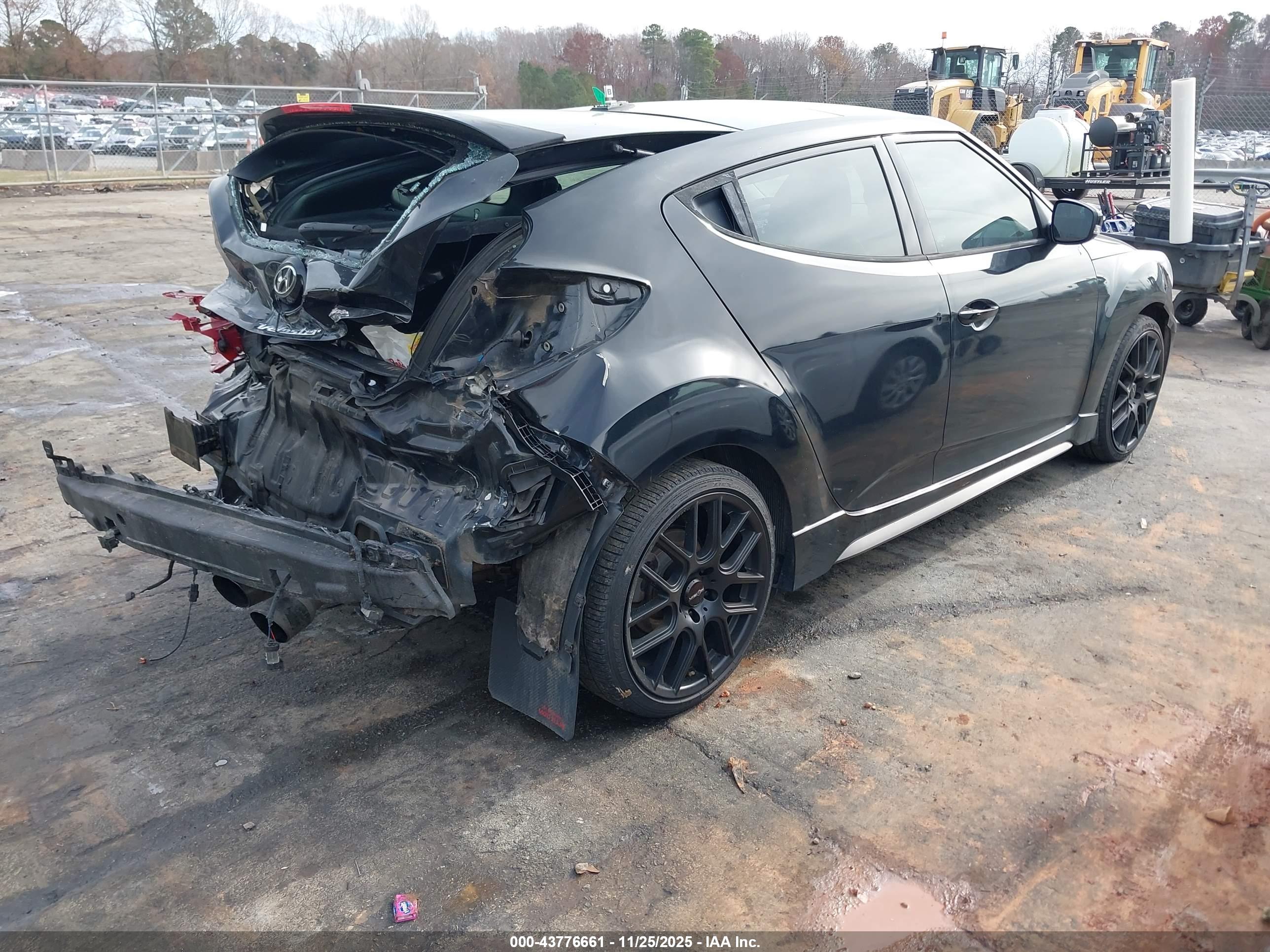HYUNDAI VELOSTER image 4