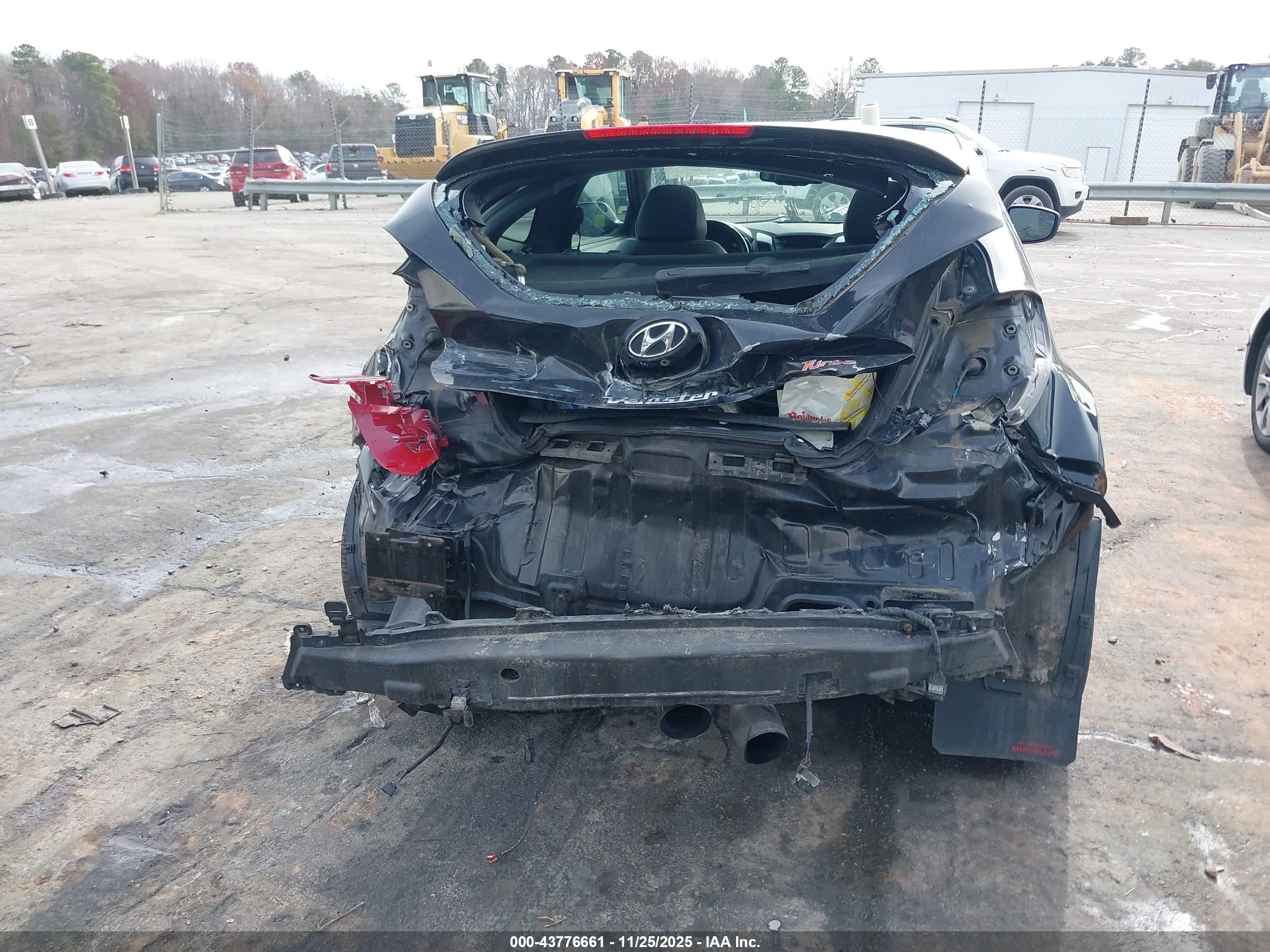 HYUNDAI VELOSTER image 6