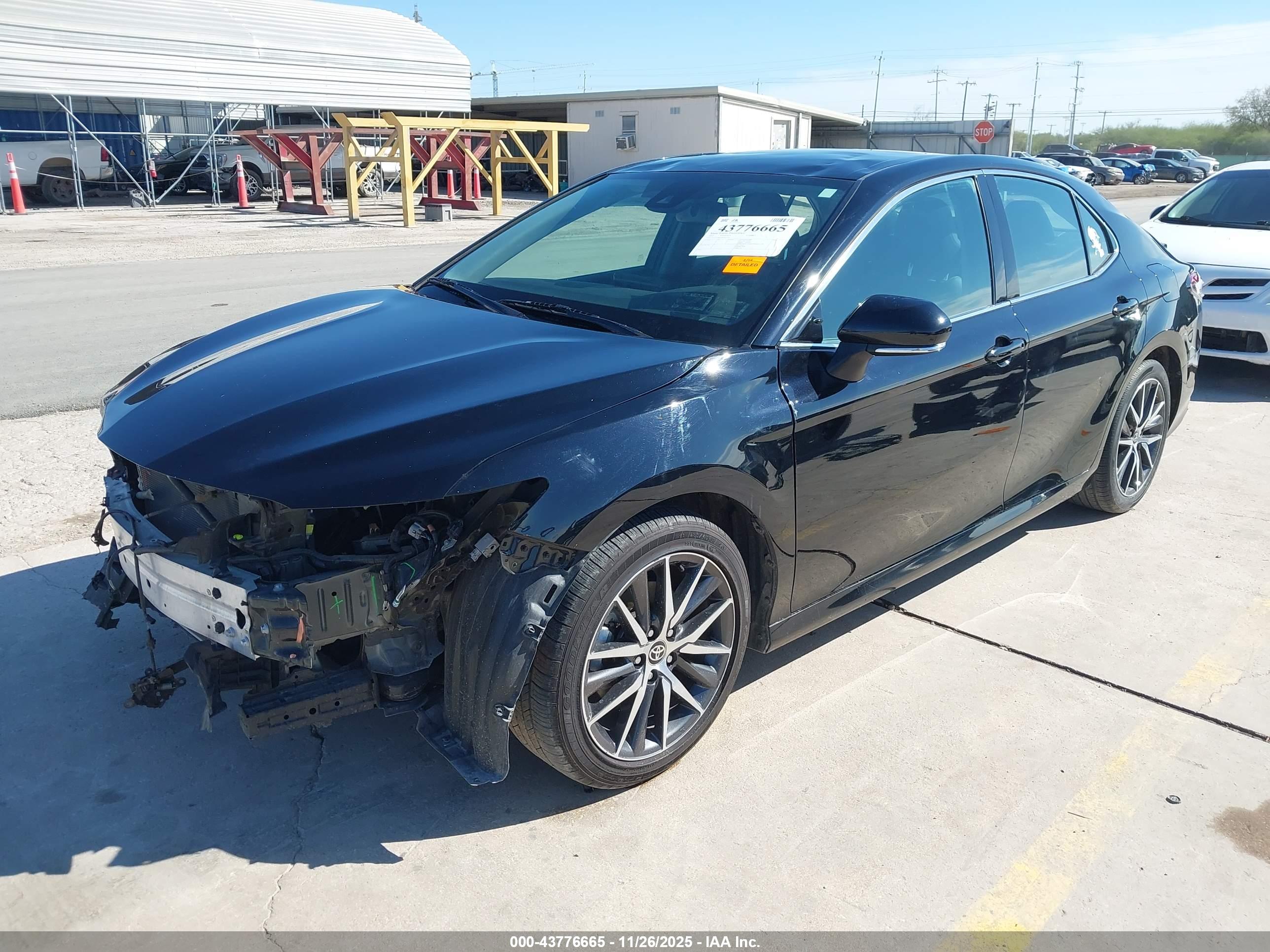 TOYOTA CAMRY image 2