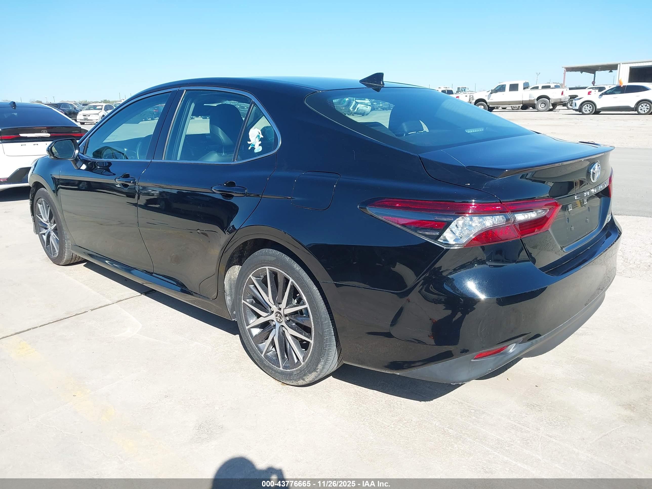 TOYOTA CAMRY image 3