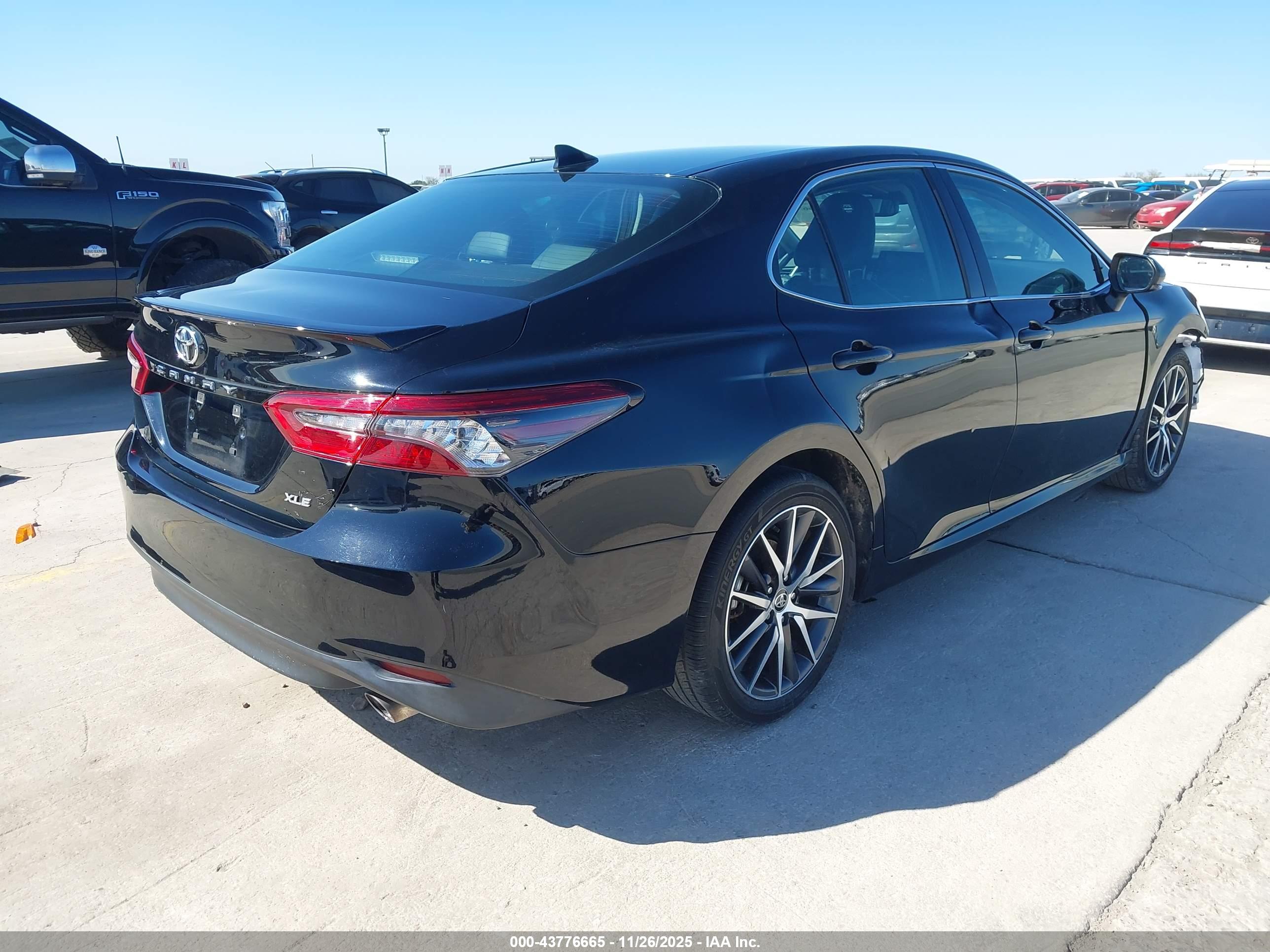 TOYOTA CAMRY image 4