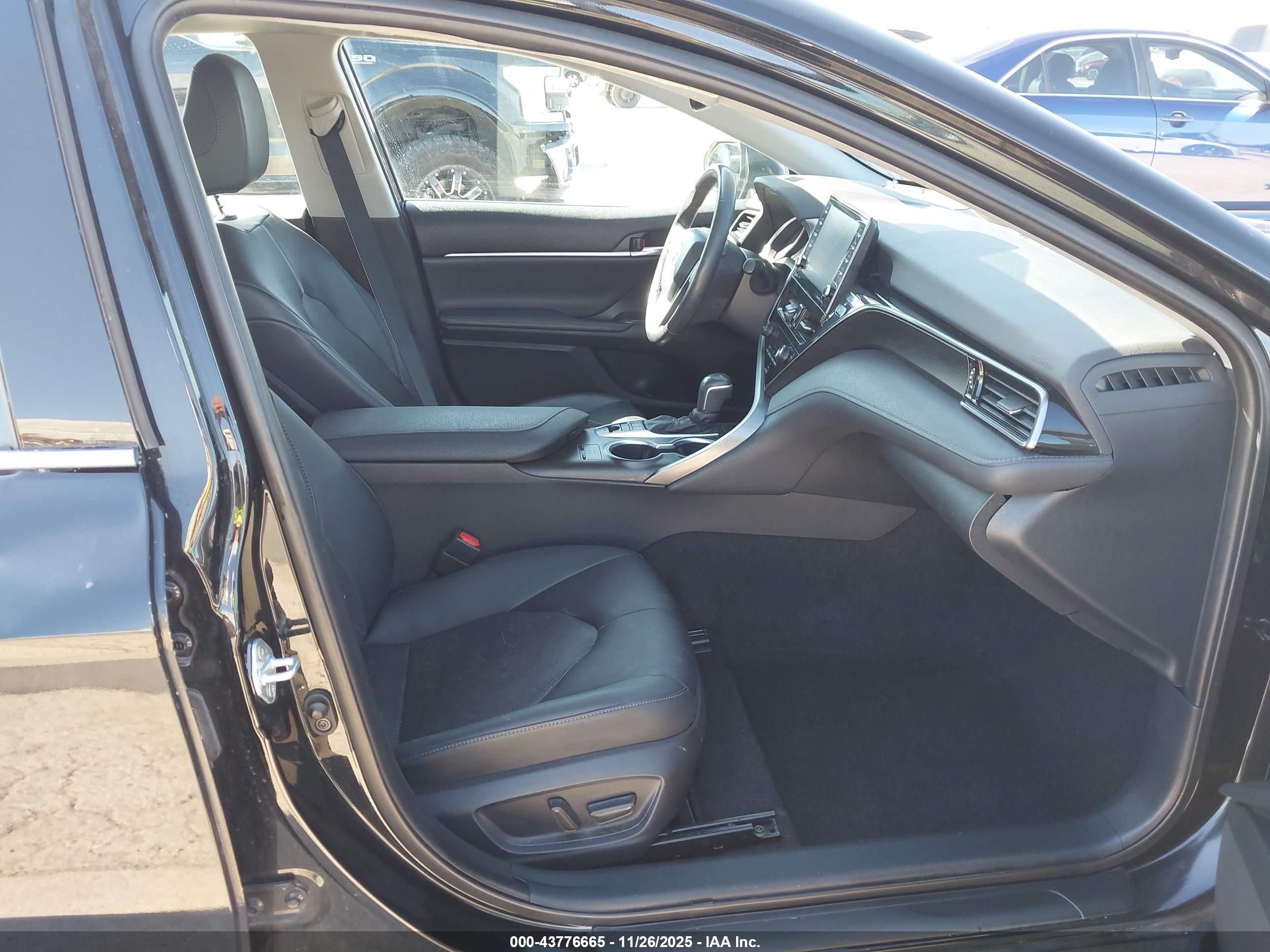 TOYOTA CAMRY image 5