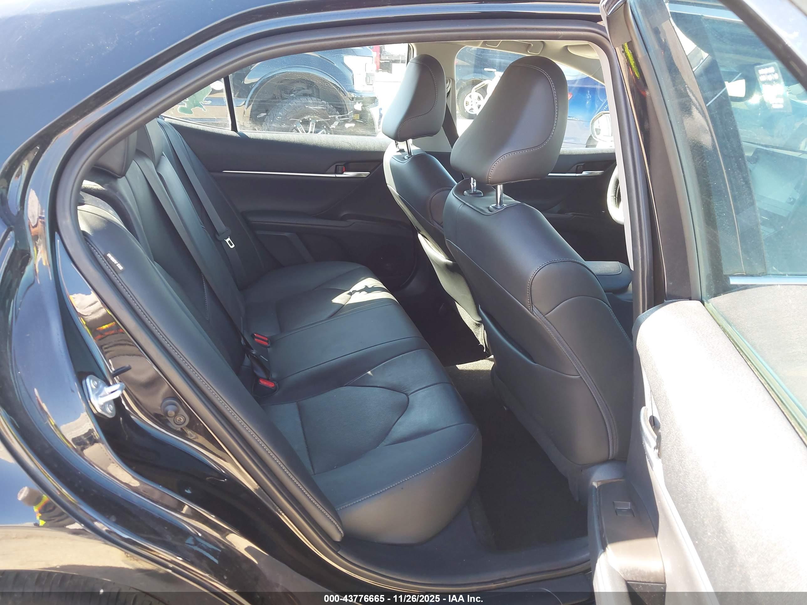 TOYOTA CAMRY image 8