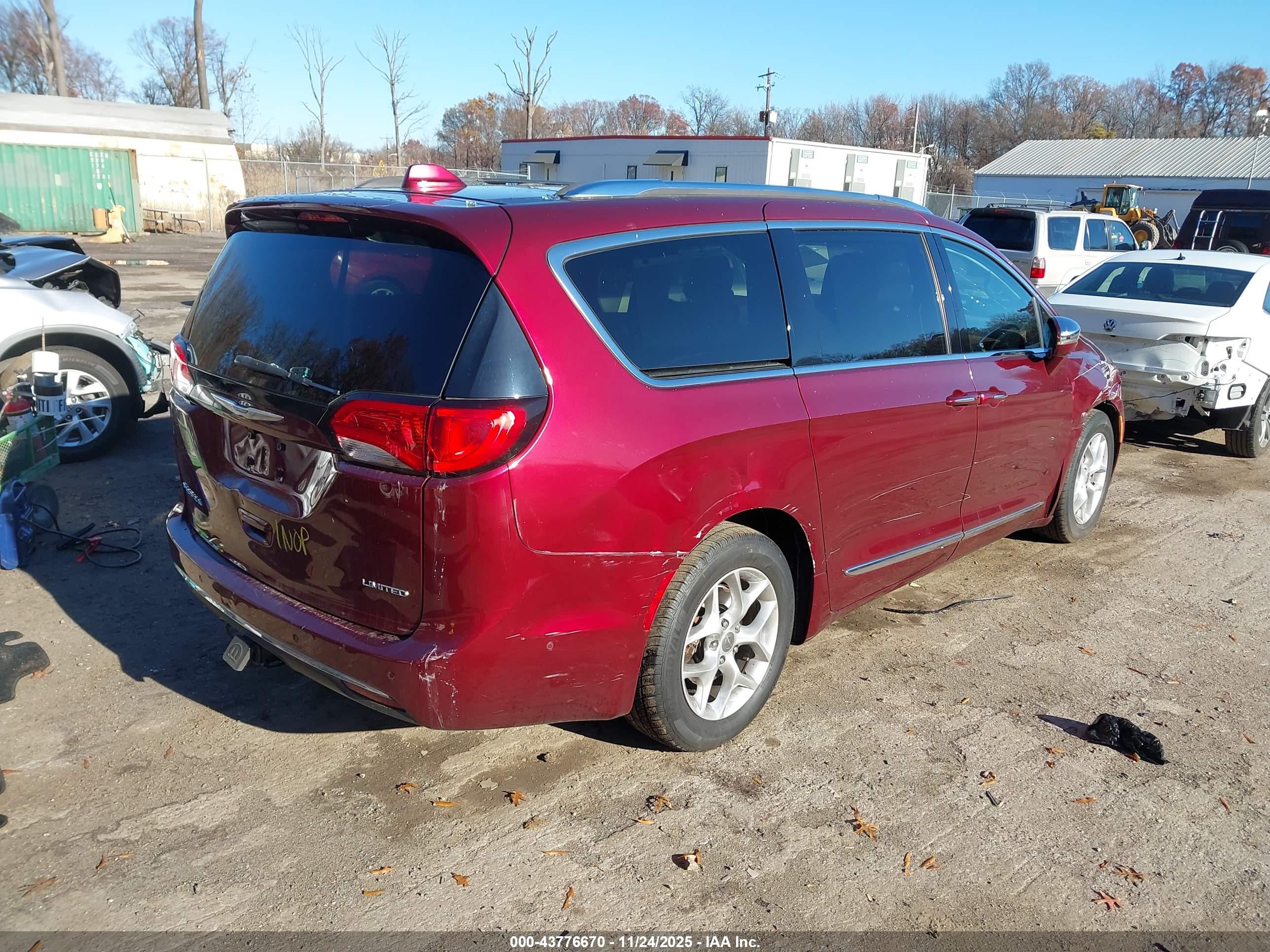 CHRYSLER PACIFICA image 4