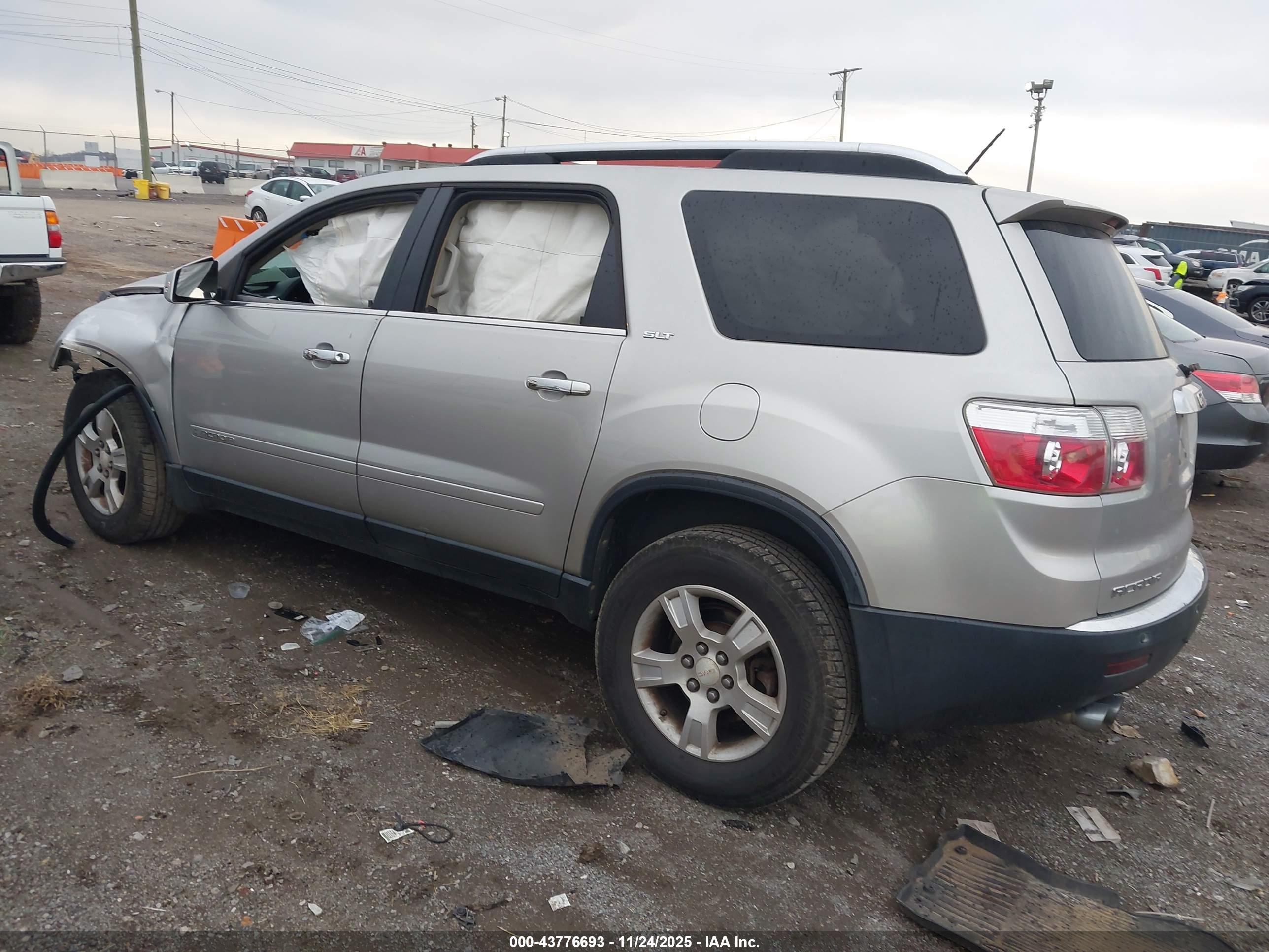 GMC ACADIA image 3