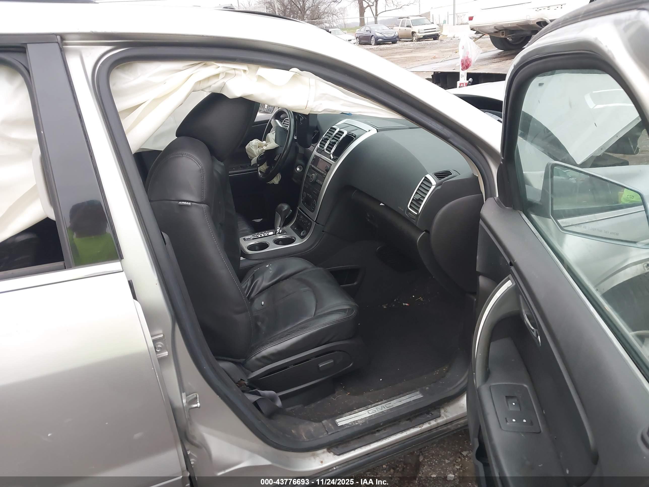 GMC ACADIA image 5