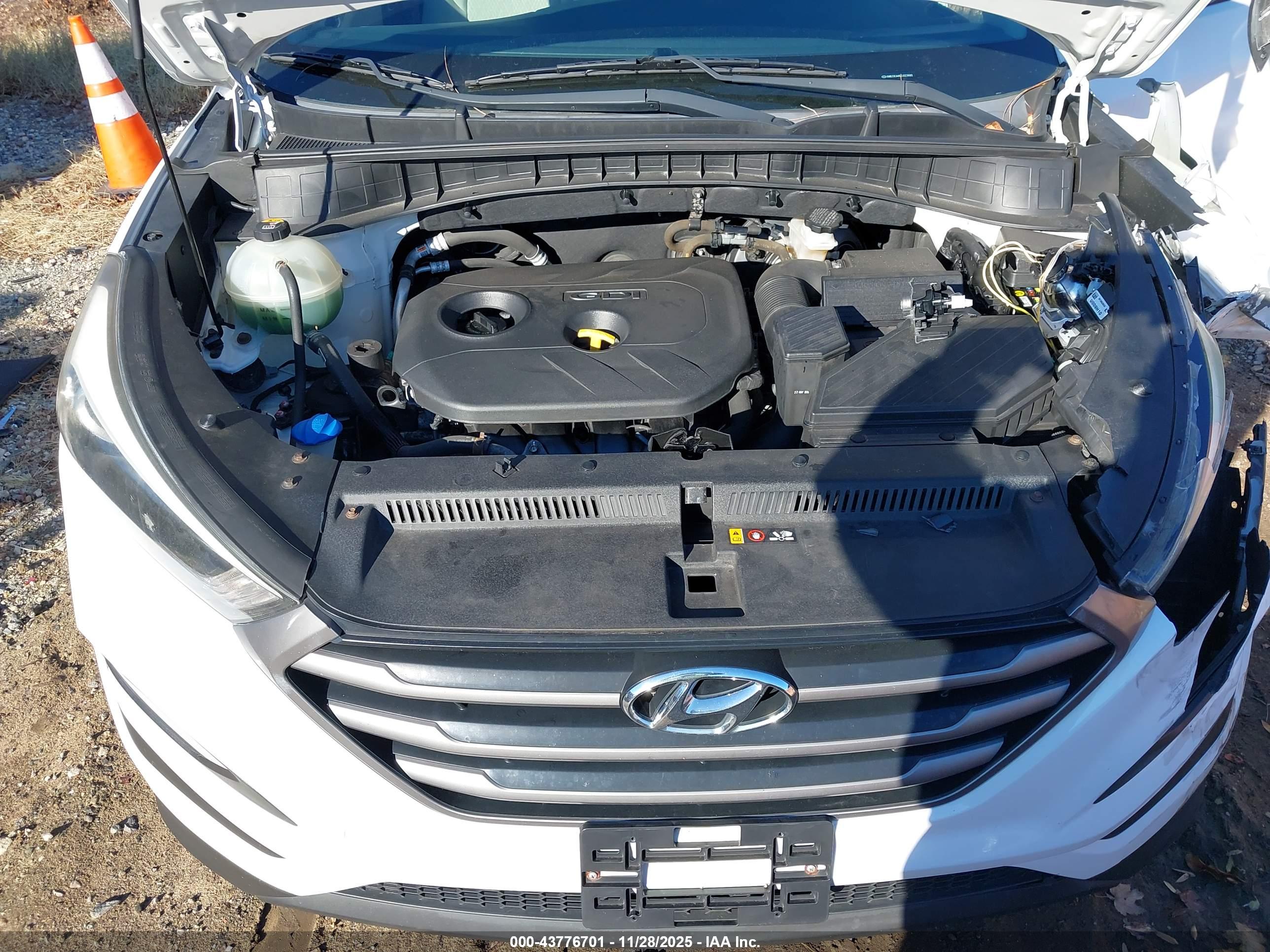 HYUNDAI TUCSON image 10