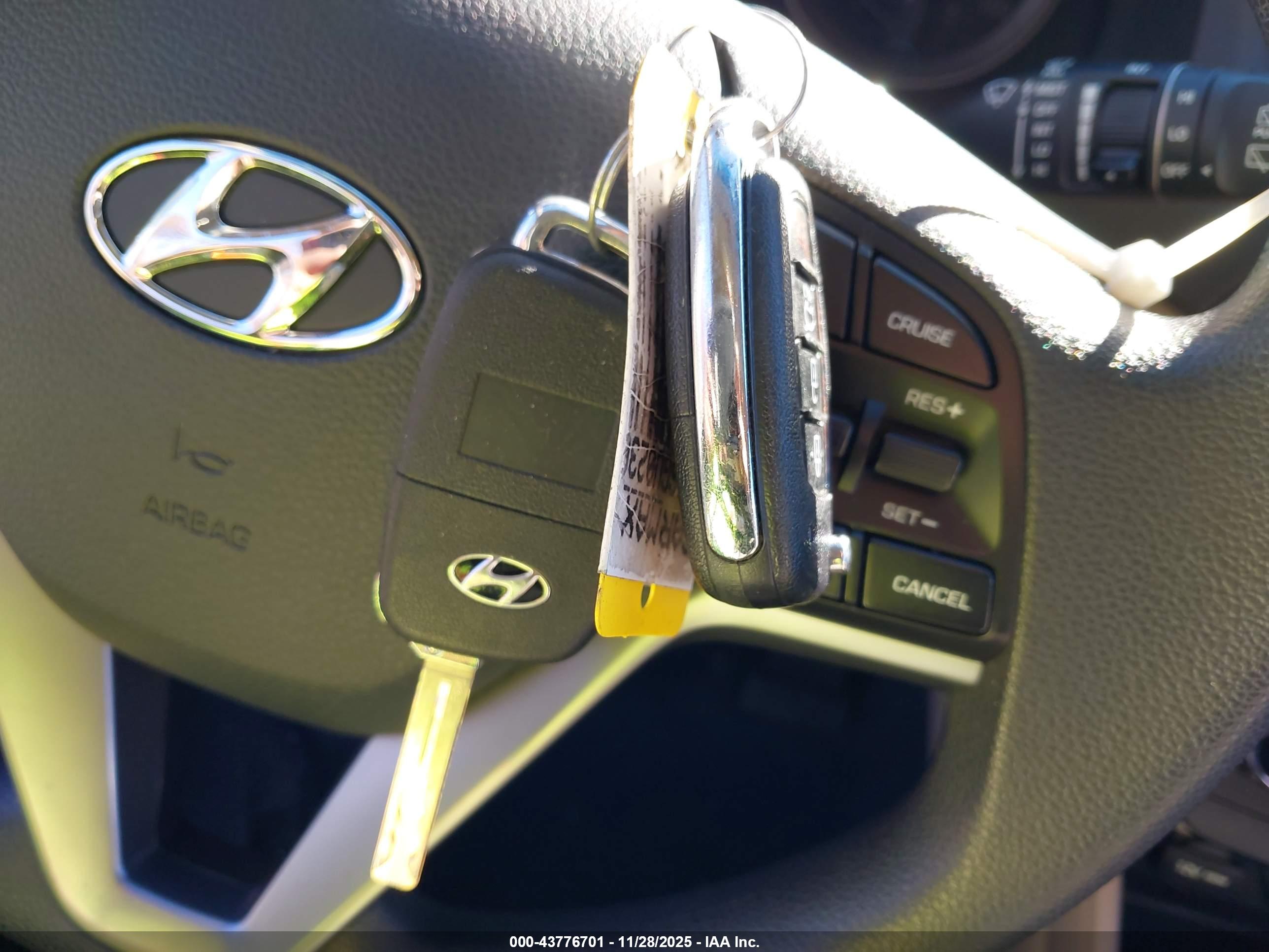 HYUNDAI TUCSON image 11
