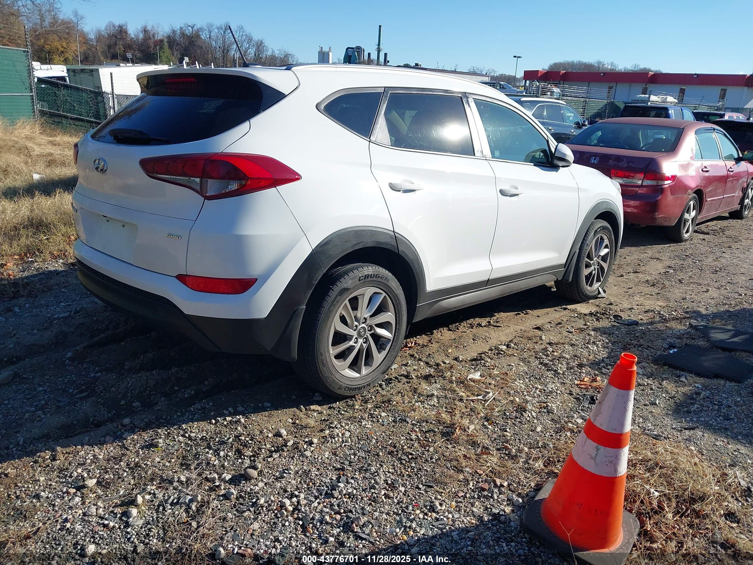 HYUNDAI TUCSON image 4