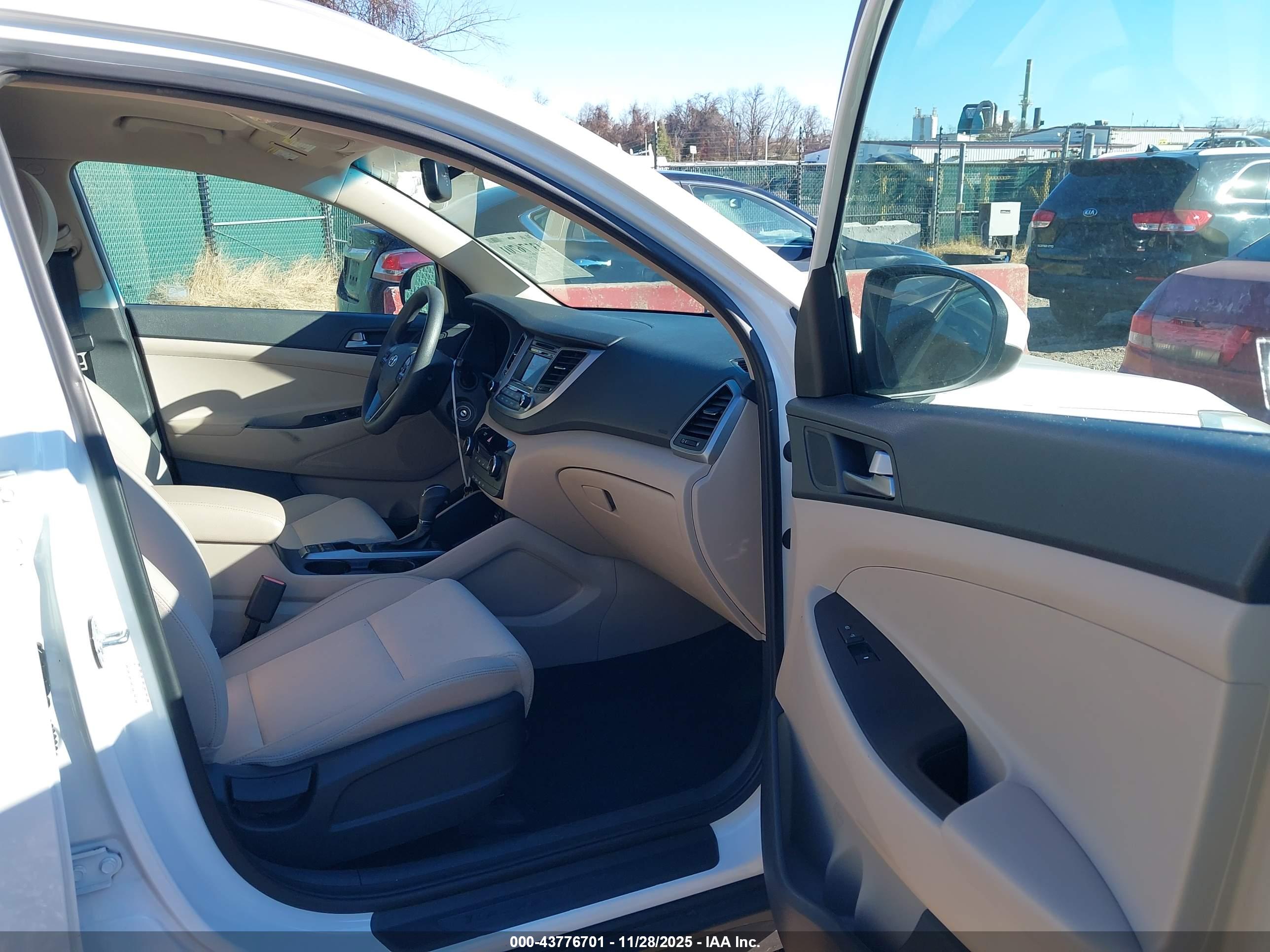 HYUNDAI TUCSON image 5